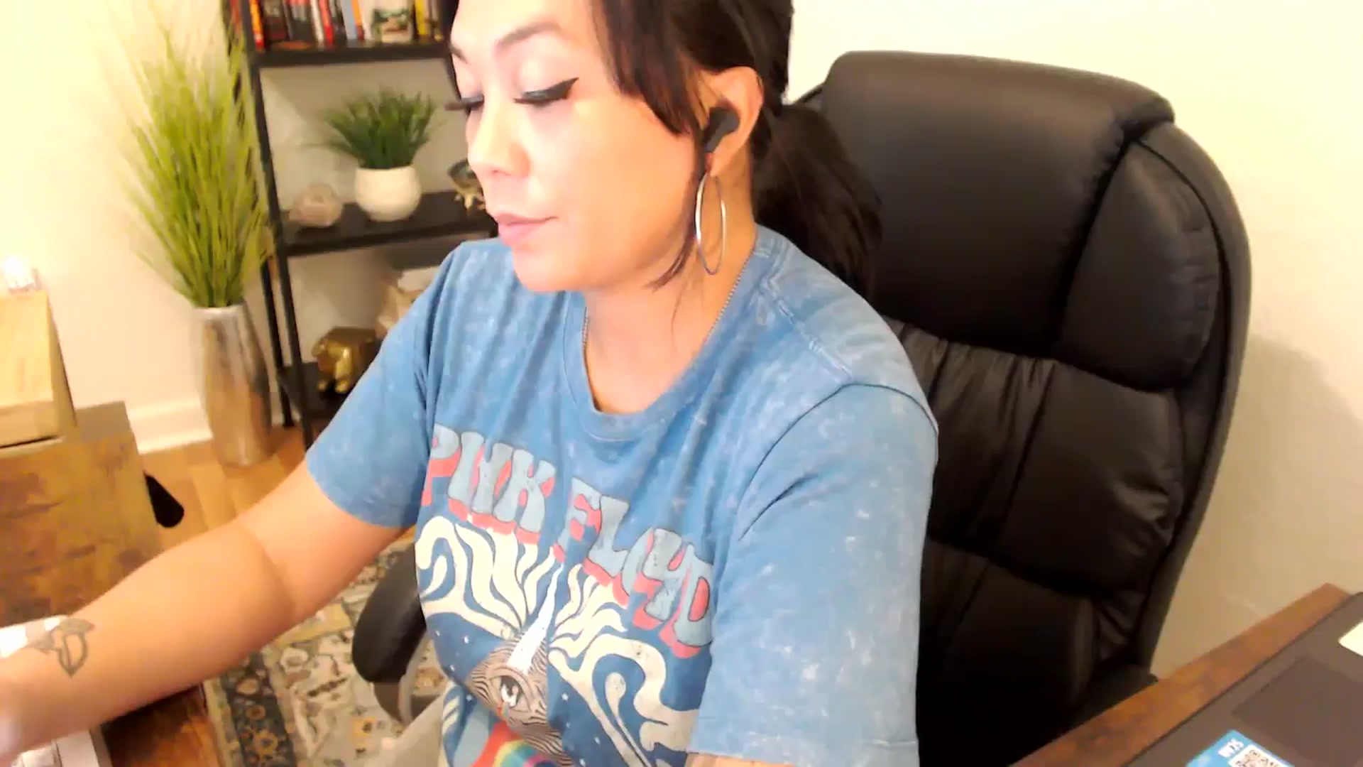 Gallery image thumbnail from MickaylaMinx's myfreecams stream on, 11/27/2024, 16:42 image 1 of 20