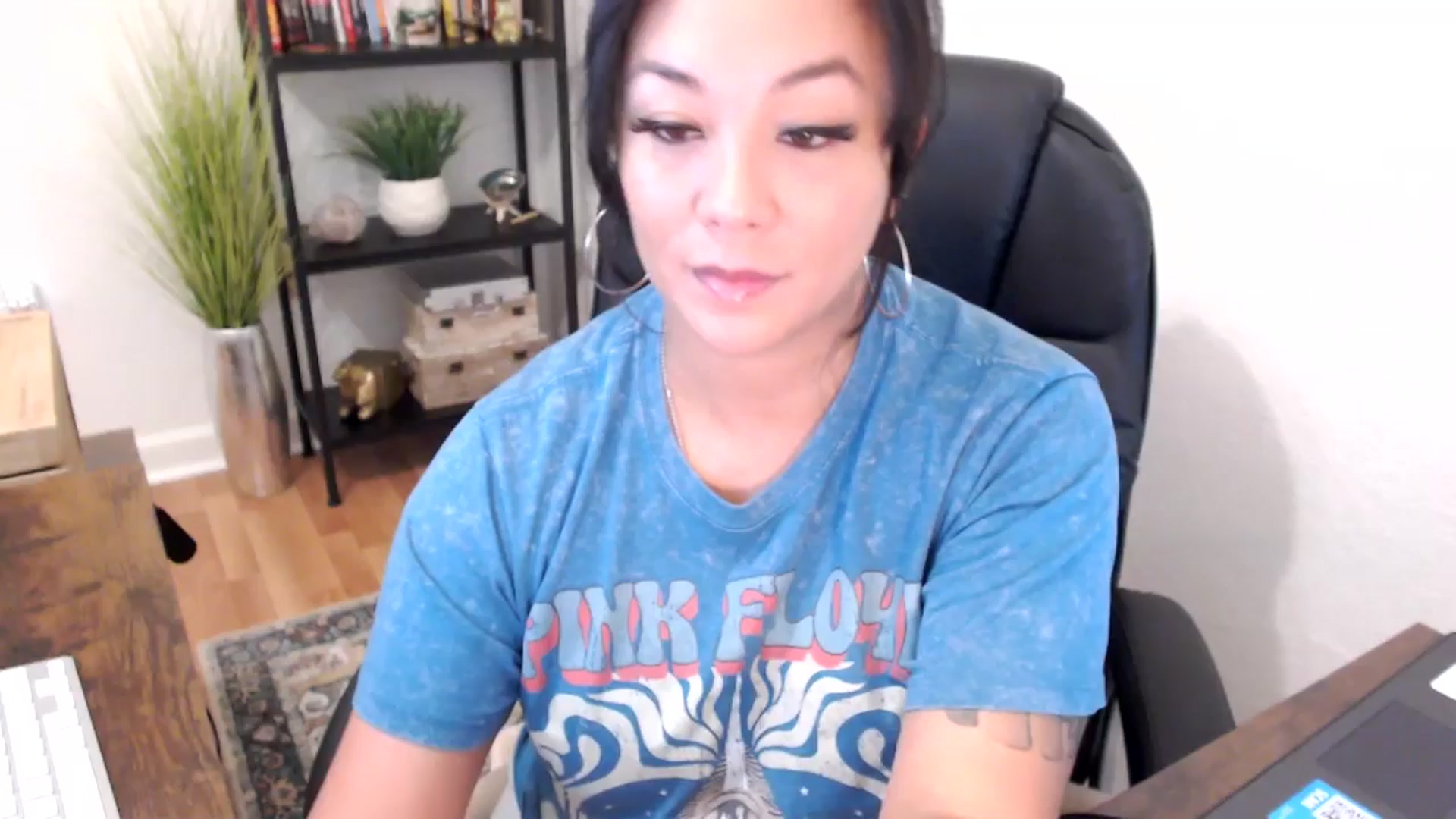 Gallery image thumbnail from MickaylaMinx's myfreecams stream on, 11/27/2024, 16:42 image 5 of 20