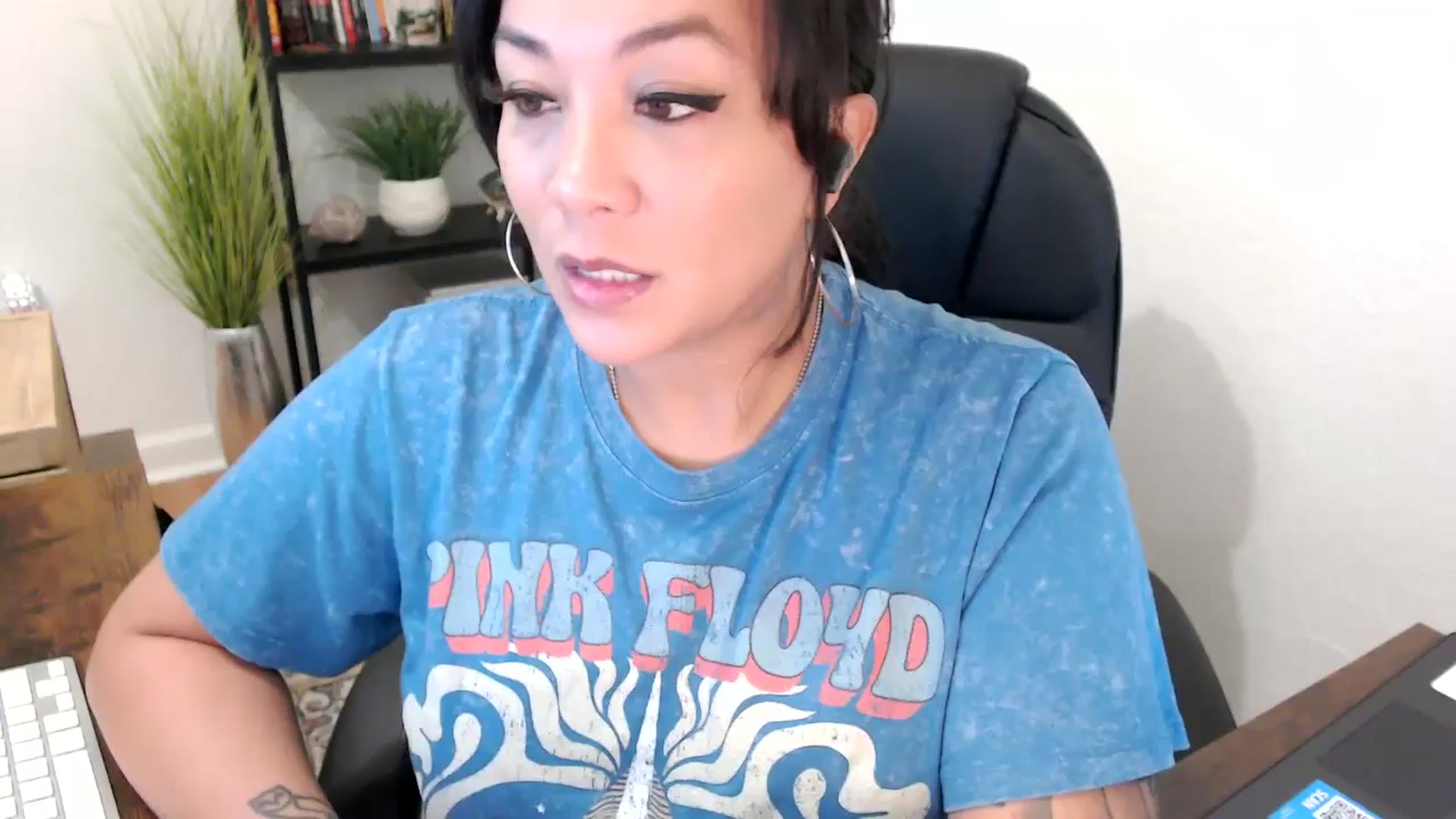 Gallery image thumbnail from MickaylaMinx's myfreecams stream on, 11/27/2024, 16:42 image 18 of 20