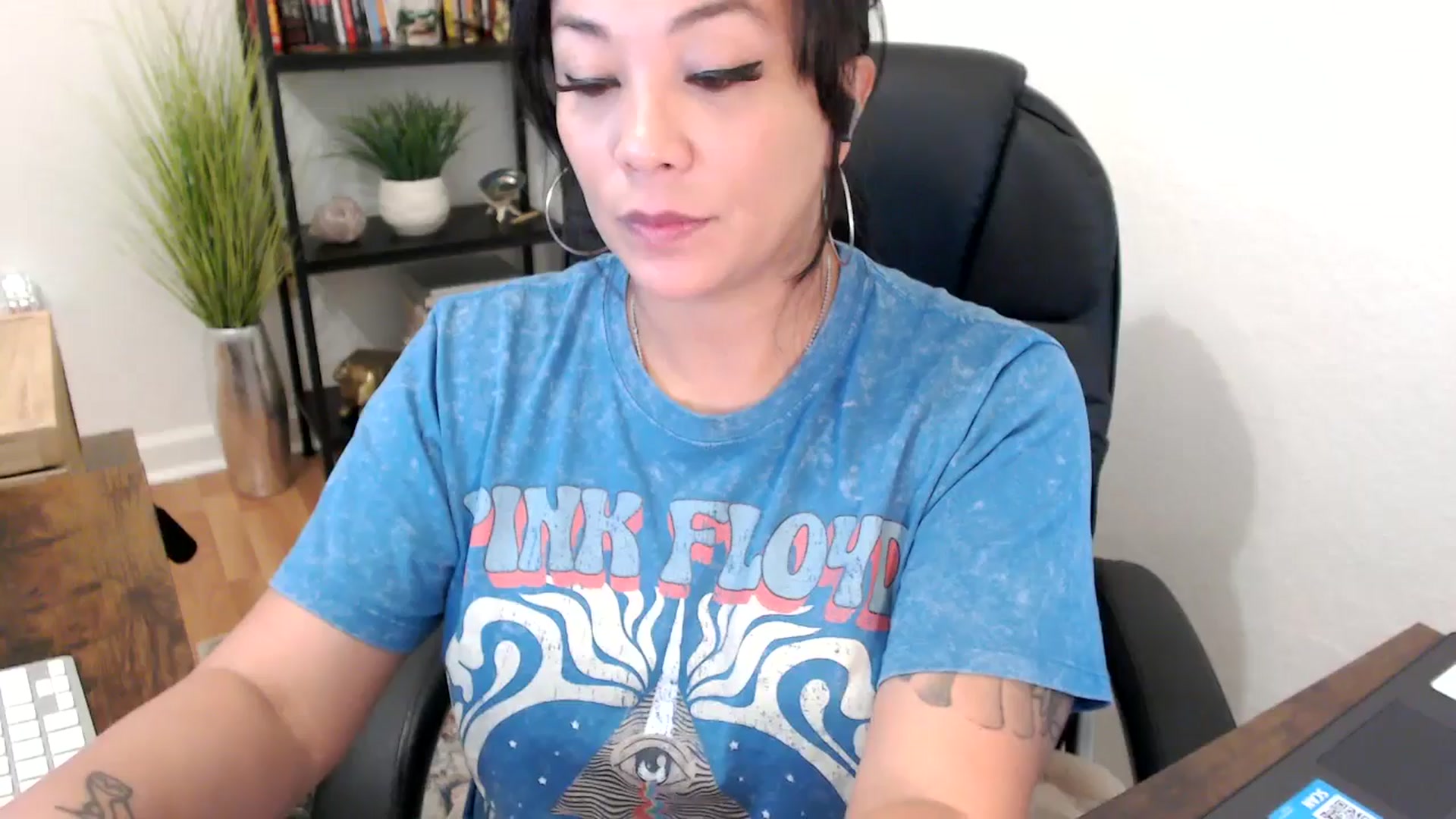 Gallery image thumbnail from MickaylaMinx's myfreecams stream on, 11/27/2024, 16:42 image 17 of 20