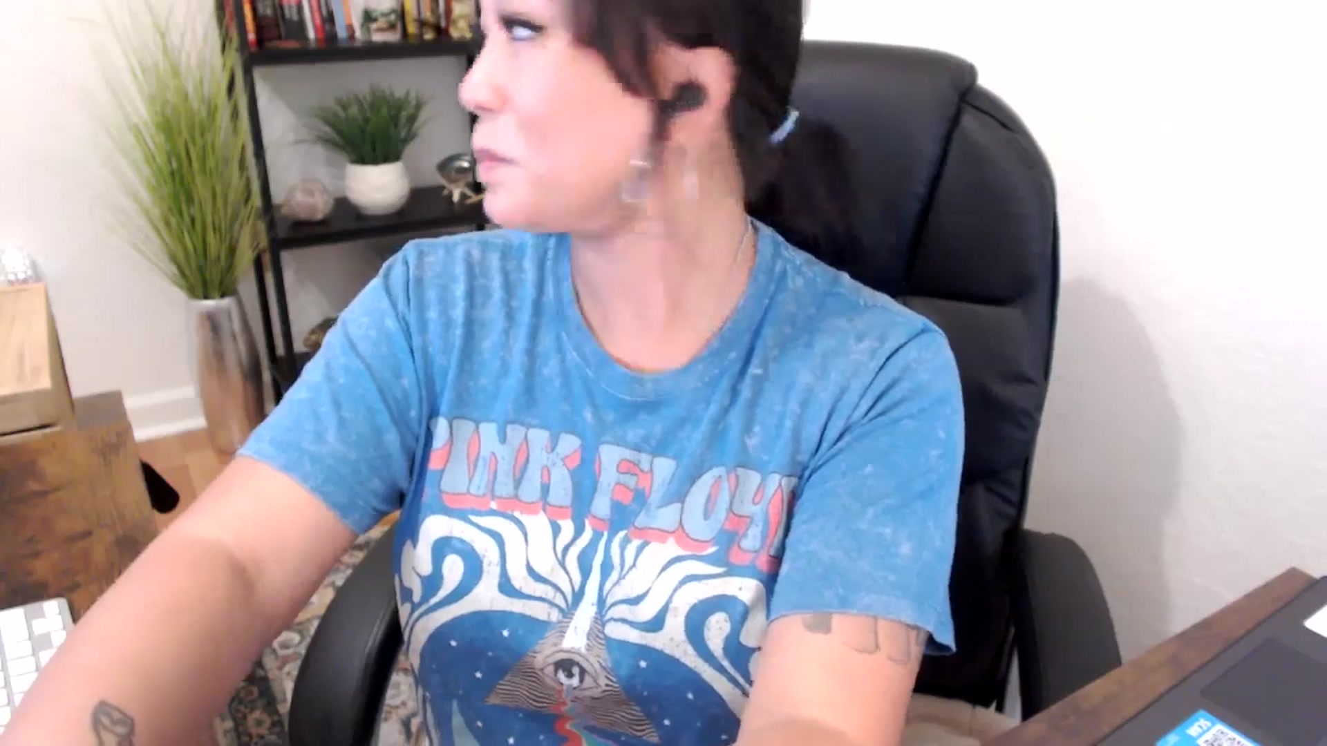 Gallery image thumbnail from MickaylaMinx's myfreecams stream on, 11/27/2024, 16:42 image 11 of 20