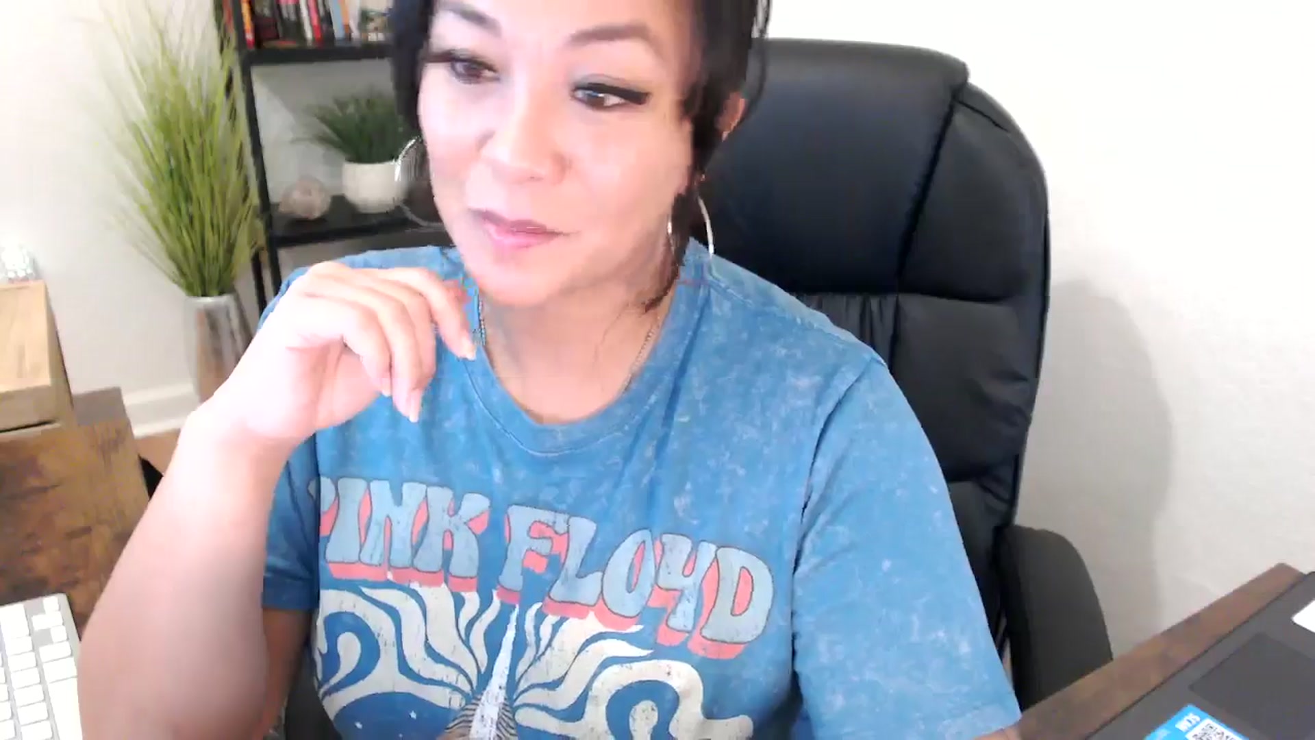 Gallery image thumbnail from MickaylaMinx's myfreecams stream on, 11/27/2024, 16:42 image 9 of 20