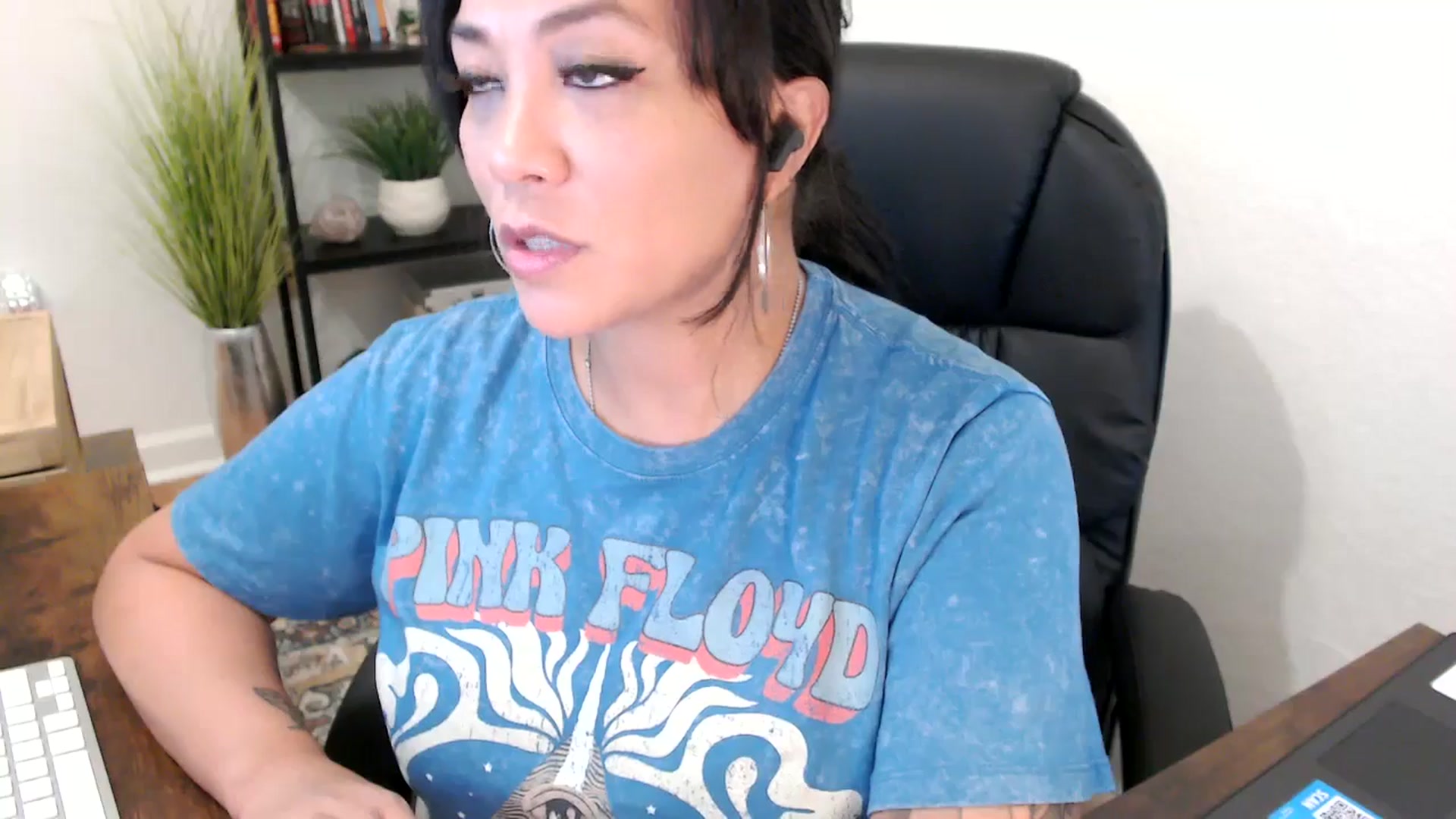 Gallery image thumbnail from MickaylaMinx's myfreecams stream on, 11/27/2024, 16:42 image 14 of 20