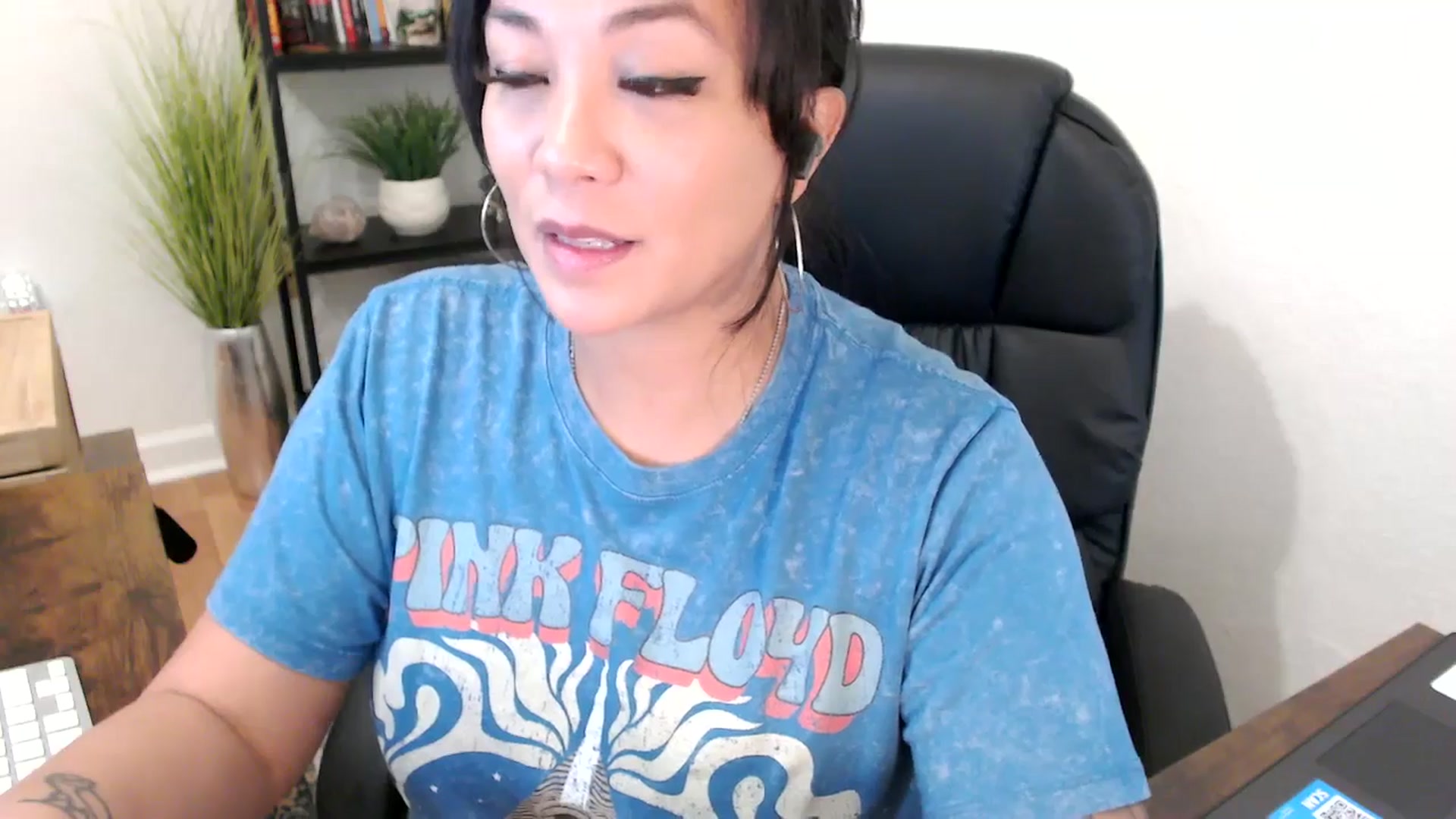 Gallery image thumbnail from MickaylaMinx's myfreecams stream on, 11/27/2024, 16:42 image 10 of 20