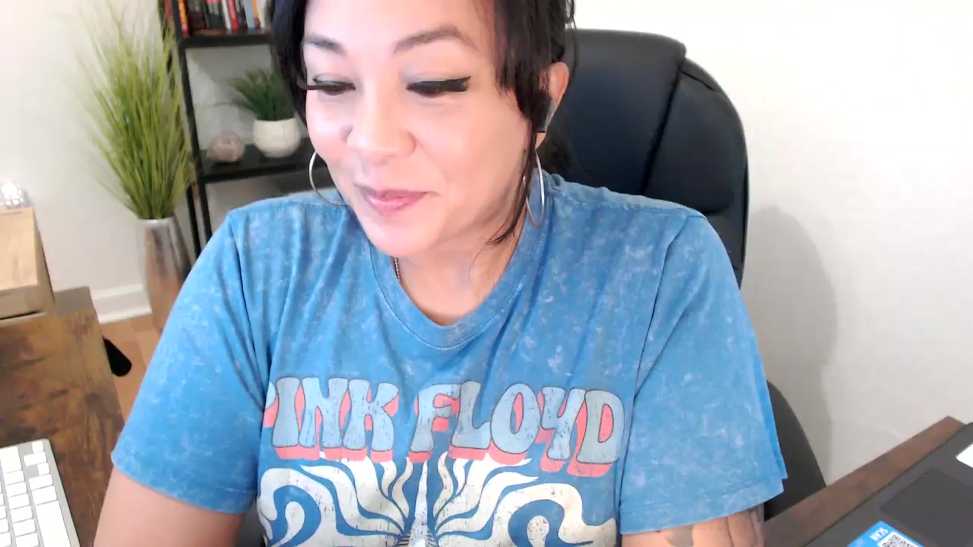 Gallery image thumbnail from MickaylaMinx's myfreecams stream on, 11/27/2024, 16:42 image 19 of 20