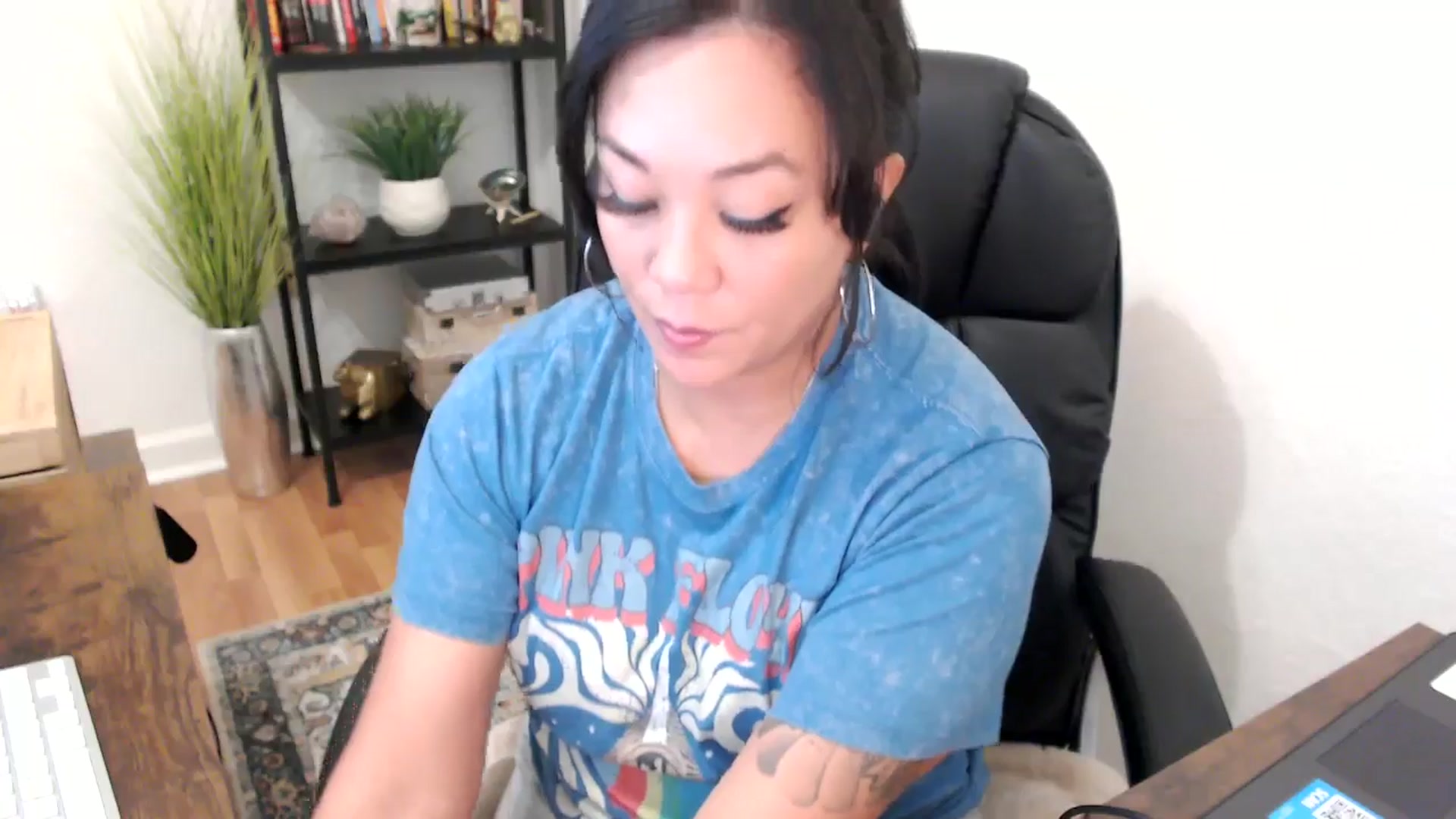 Gallery image thumbnail from MickaylaMinx's myfreecams stream on, 11/27/2024, 16:42 image 3 of 20