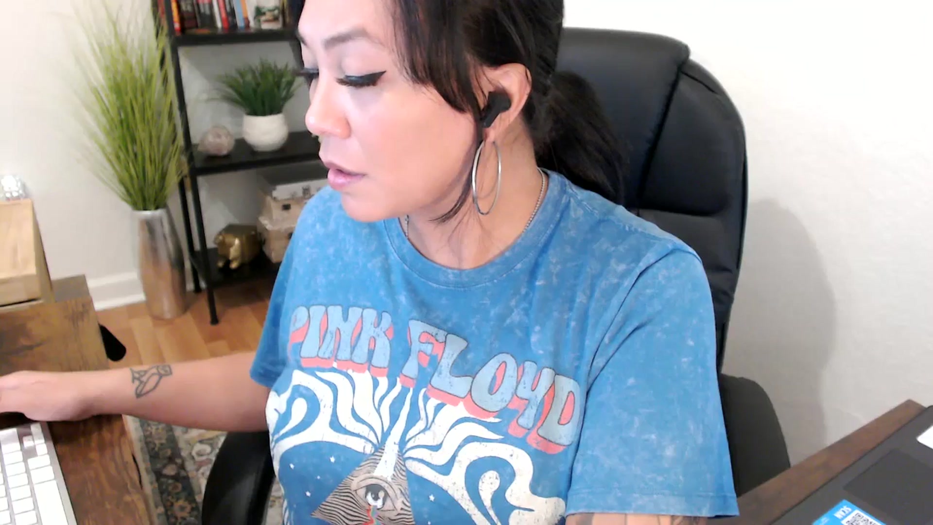 Gallery image thumbnail from MickaylaMinx's myfreecams stream on, 11/27/2024, 16:42 image 13 of 20