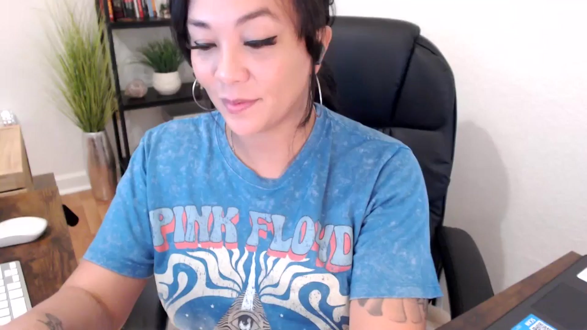 Gallery image thumbnail from MickaylaMinx's myfreecams stream on, 11/27/2024, 16:57 image 3 of 20