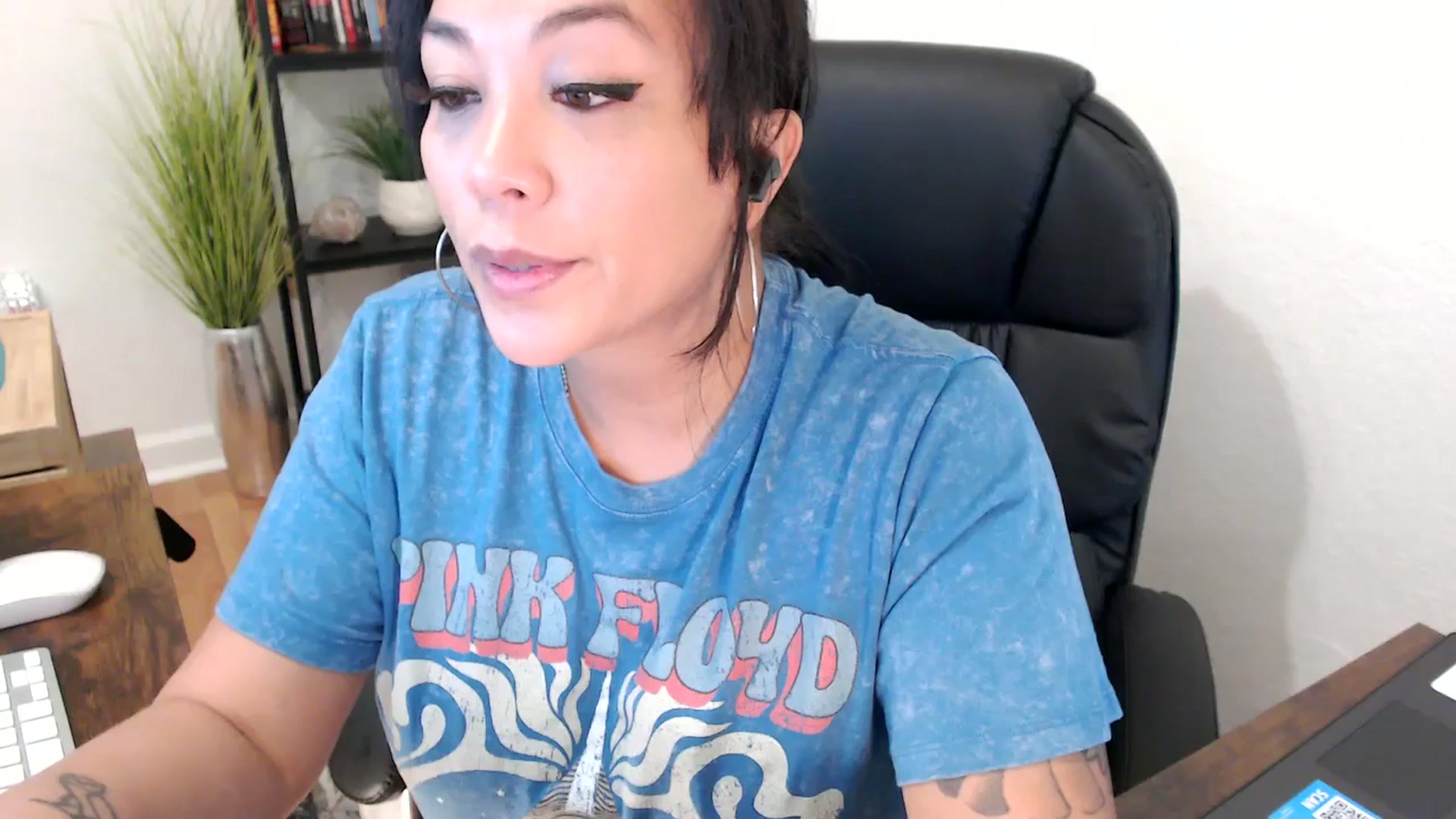Gallery image thumbnail from MickaylaMinx's myfreecams stream on, 11/27/2024, 16:57 image 17 of 20
