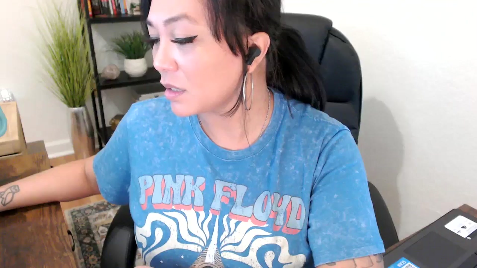 Gallery image thumbnail from MickaylaMinx's myfreecams stream on, 11/27/2024, 17:28 image 12 of 20