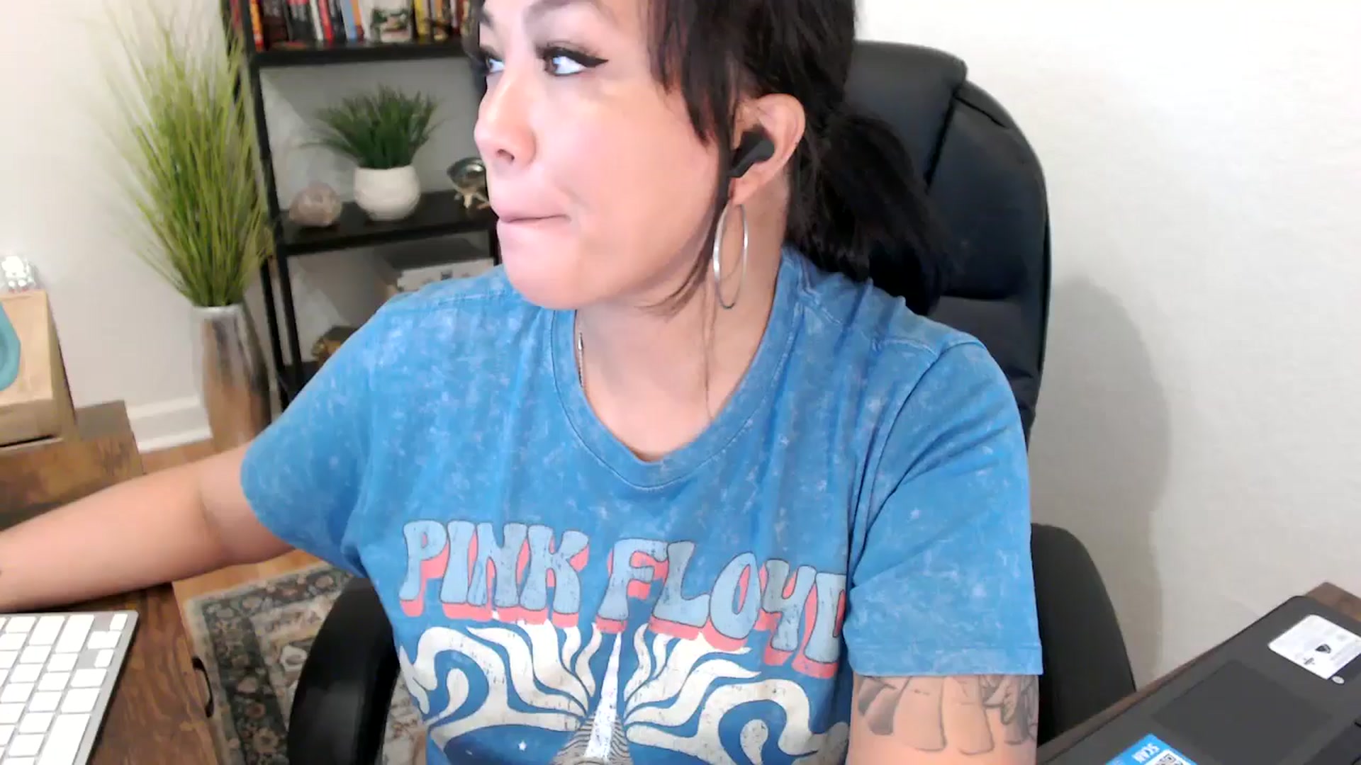 Gallery image thumbnail from MickaylaMinx's myfreecams stream on, 11/27/2024, 17:28 image 4 of 20