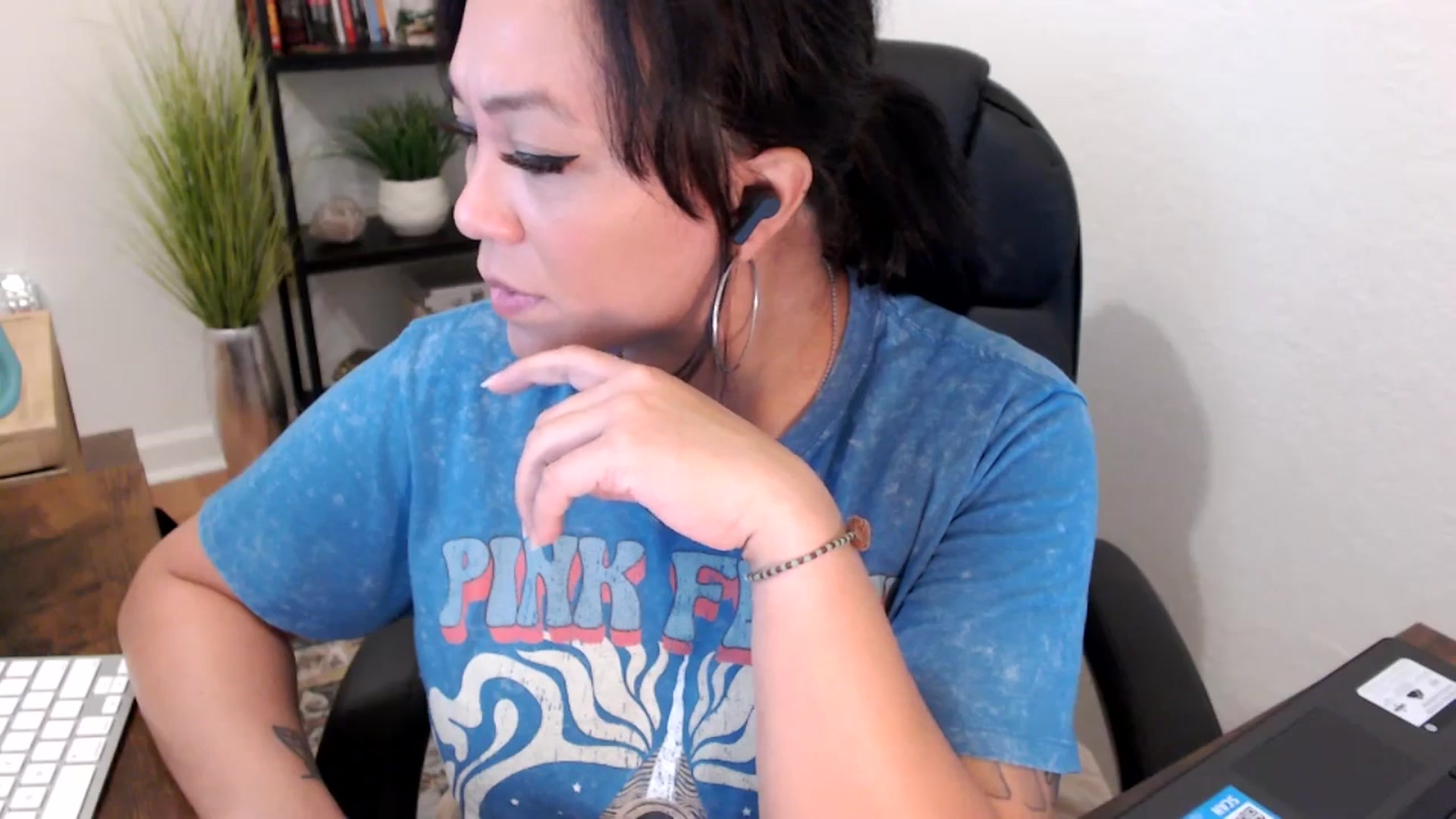 Gallery image thumbnail from MickaylaMinx's myfreecams stream on, 11/27/2024, 17:28 image 10 of 20