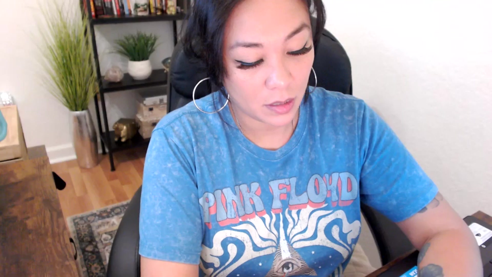Gallery image thumbnail from MickaylaMinx's myfreecams stream on, 11/27/2024, 17:28 image 14 of 20