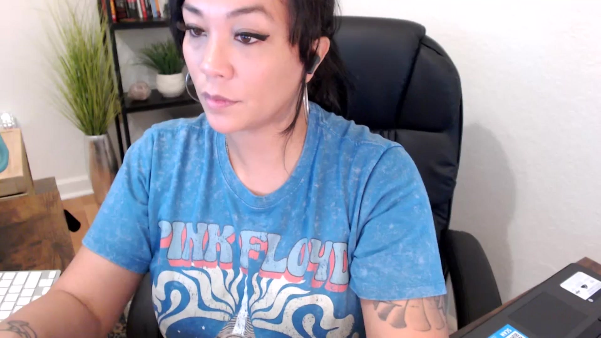 Gallery image thumbnail from MickaylaMinx's myfreecams stream on, 11/27/2024, 17:28 image 2 of 20