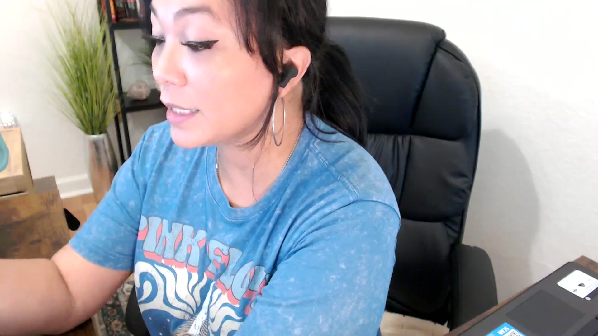 Gallery image thumbnail from MickaylaMinx's myfreecams stream on, 11/27/2024, 17:28 image 19 of 20