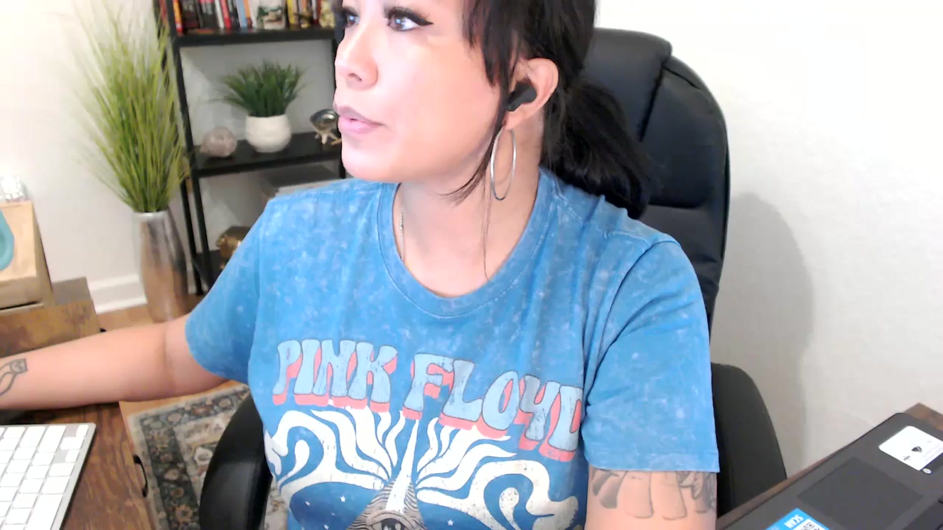 Gallery image thumbnail from MickaylaMinx's myfreecams stream on, 11/27/2024, 17:28 image 5 of 20