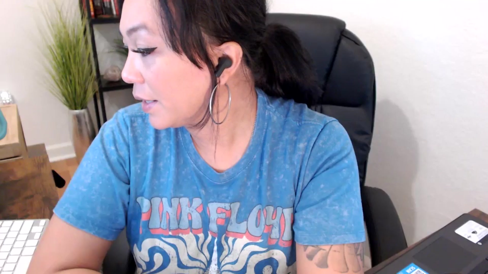Gallery image thumbnail from MickaylaMinx's myfreecams stream on, 11/27/2024, 17:28 image 3 of 20