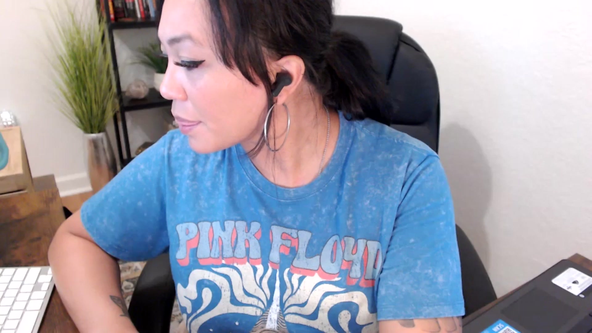 Gallery image thumbnail from MickaylaMinx's myfreecams stream on, 11/27/2024, 17:28 image 9 of 20