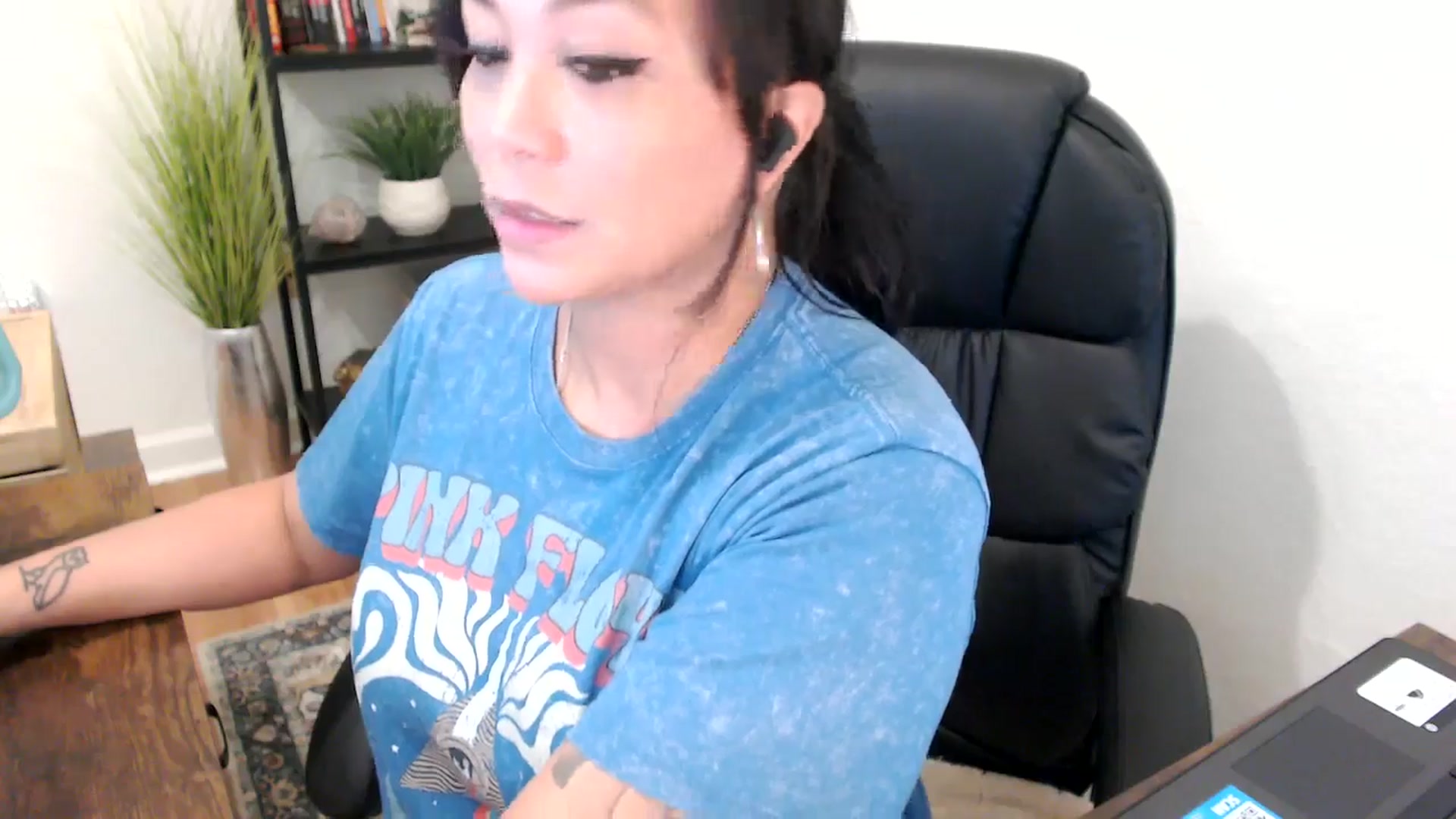 Gallery image thumbnail from MickaylaMinx's myfreecams stream on, 11/27/2024, 17:28 image 17 of 20