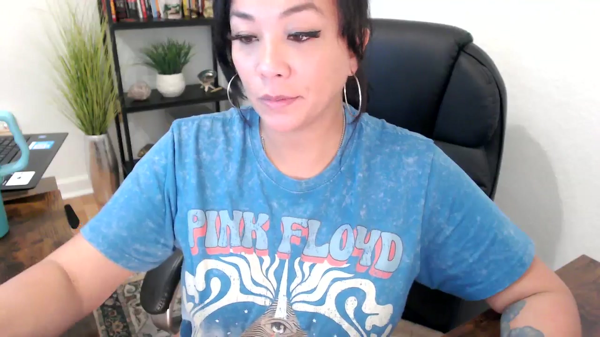 Gallery image thumbnail from MickaylaMinx's myfreecams stream on, 11/27/2024, 19:21 image 5 of 20