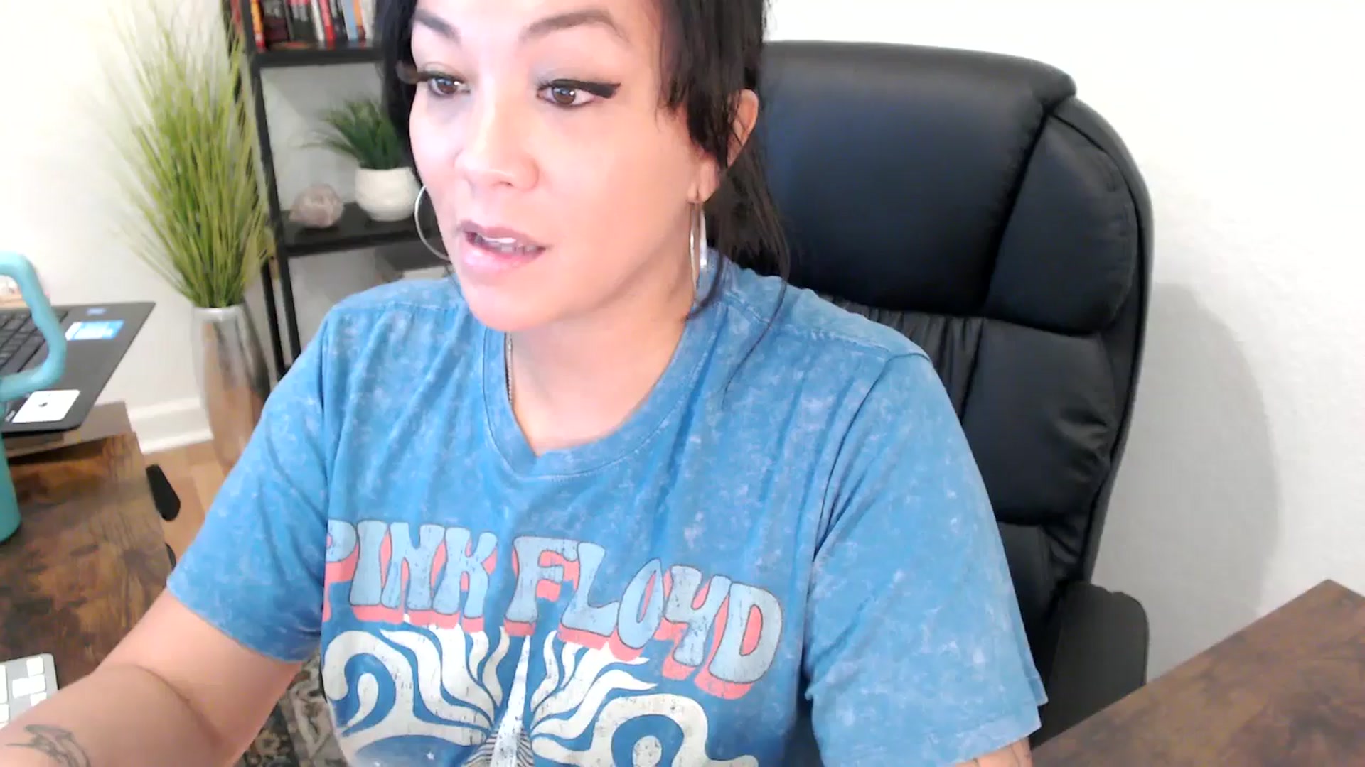 Gallery image thumbnail from MickaylaMinx's myfreecams stream on, 11/27/2024, 19:21 image 15 of 20