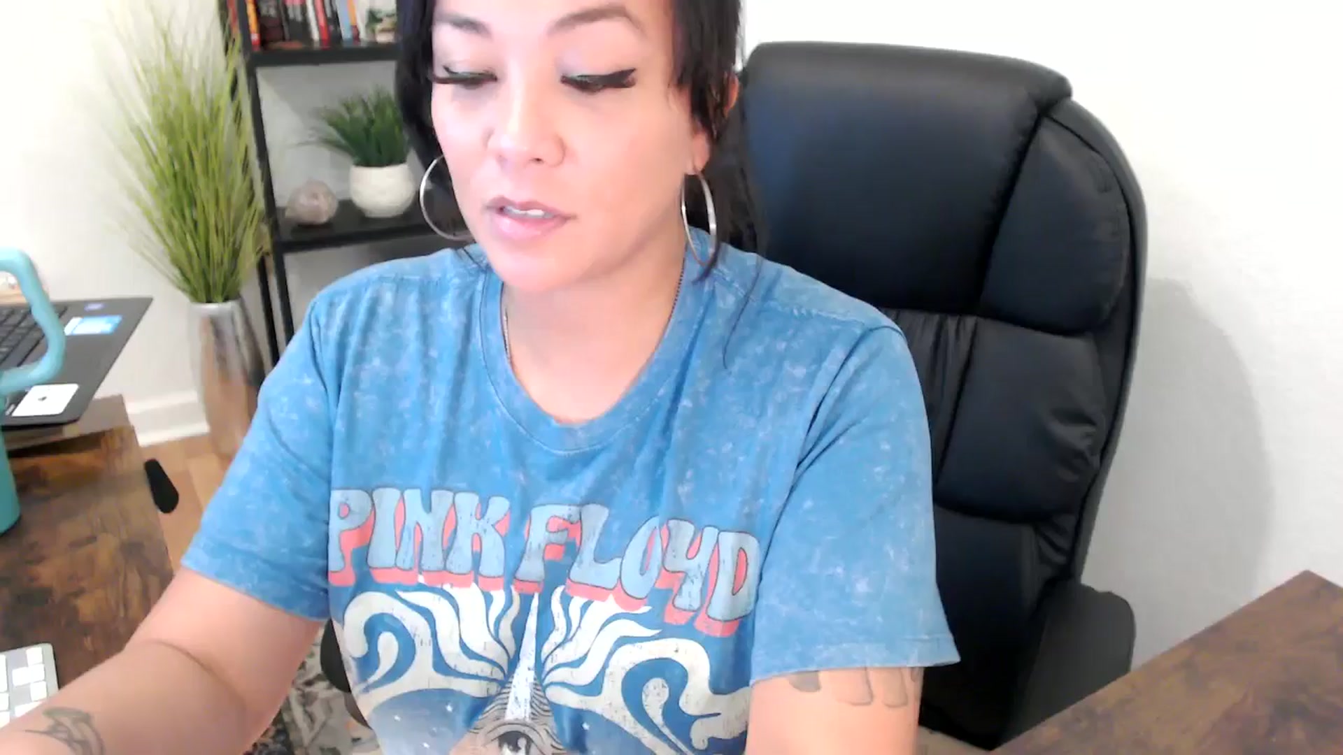 Gallery image thumbnail from MickaylaMinx's myfreecams stream on, 11/27/2024, 19:21 image 18 of 20