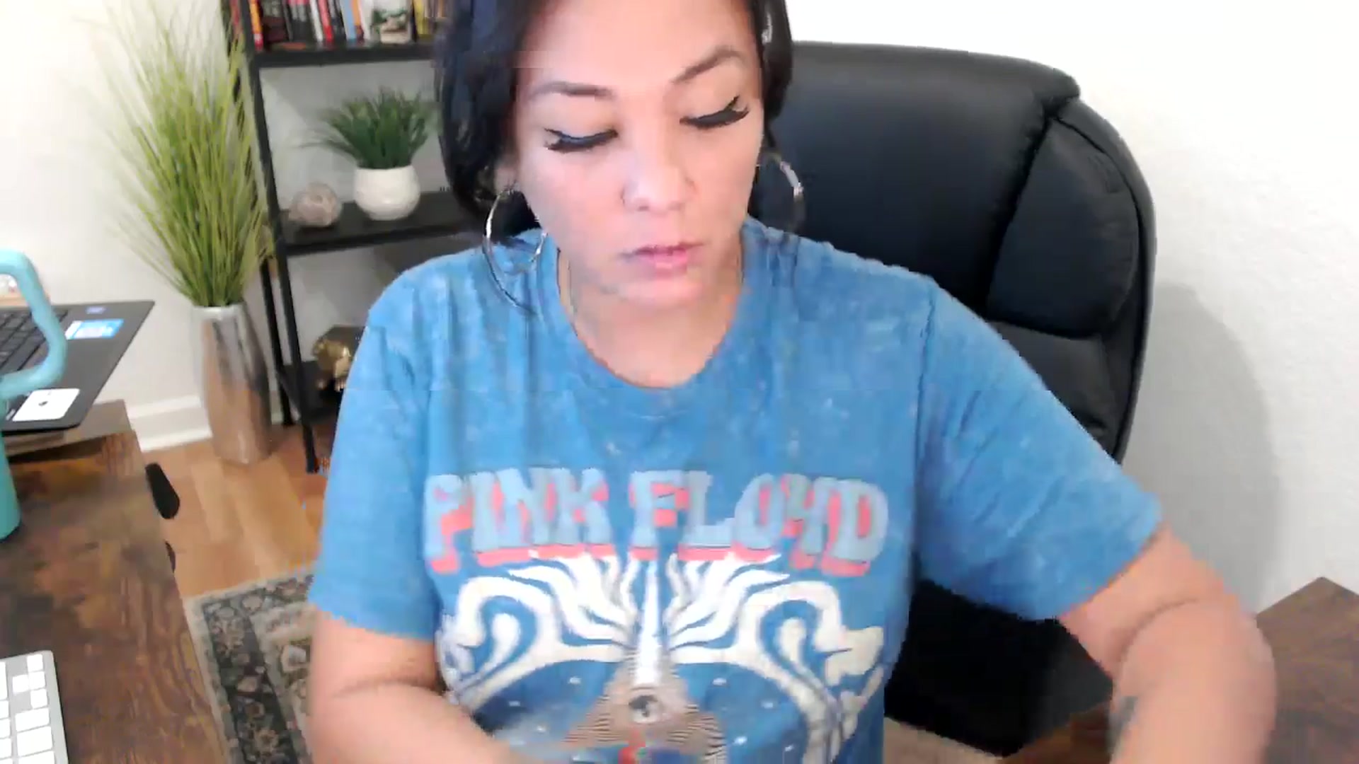 Gallery image thumbnail from MickaylaMinx's myfreecams stream on, 11/27/2024, 19:21 image 8 of 20
