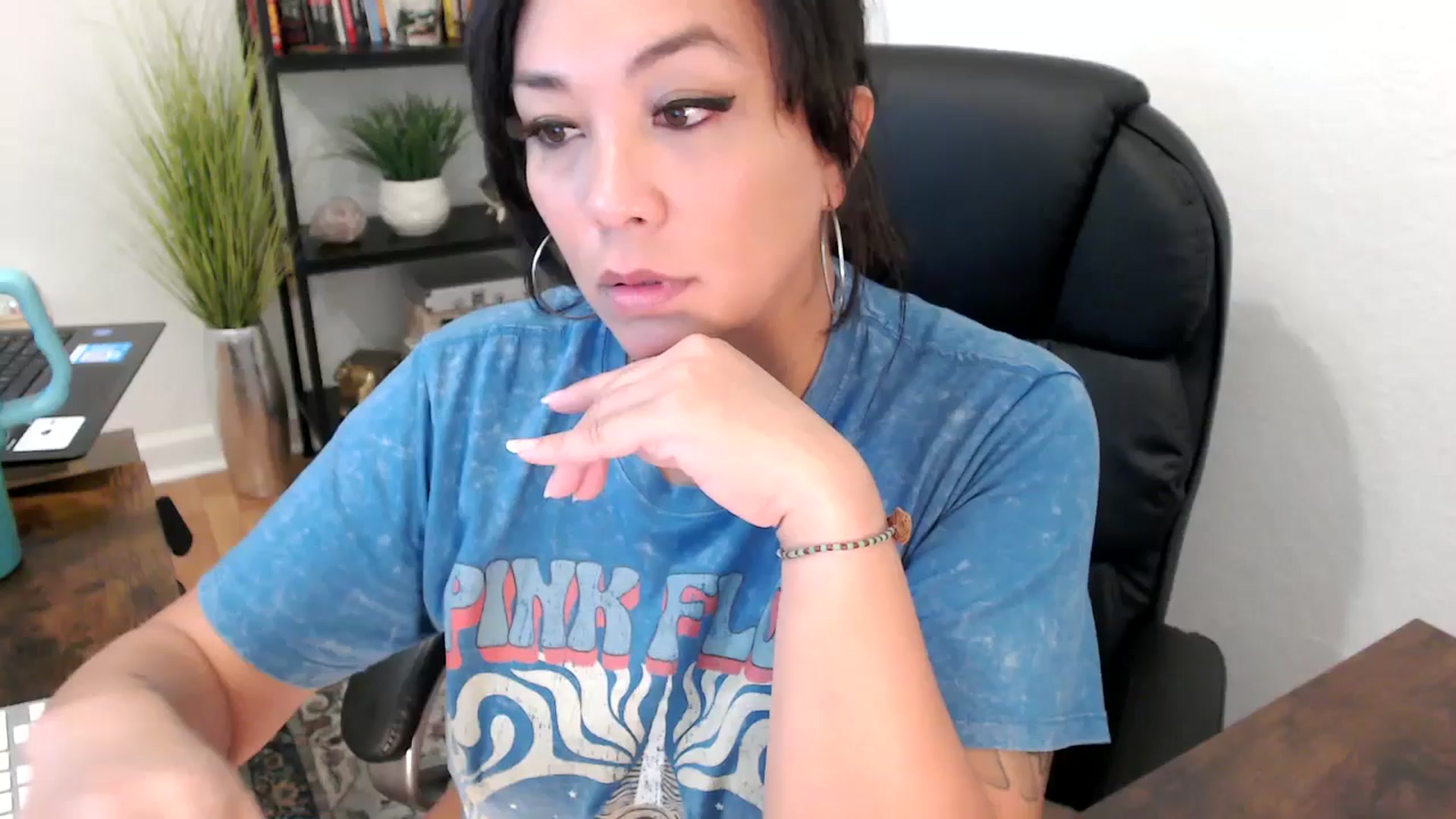 Gallery image thumbnail from MickaylaMinx's myfreecams stream on, 11/27/2024, 19:21 image 14 of 20