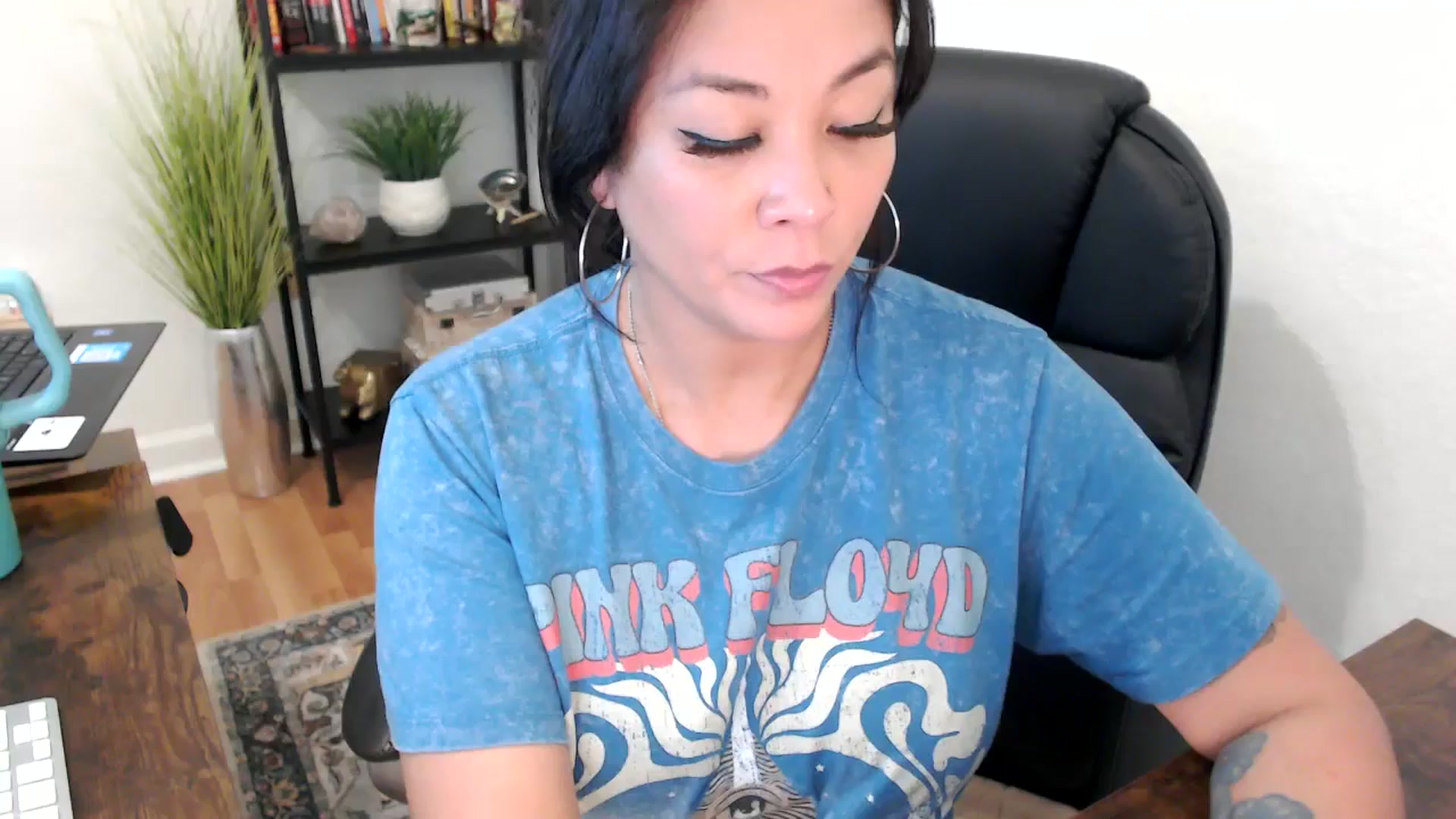 Gallery image thumbnail from MickaylaMinx's myfreecams stream on, 11/27/2024, 19:21 image 1 of 20