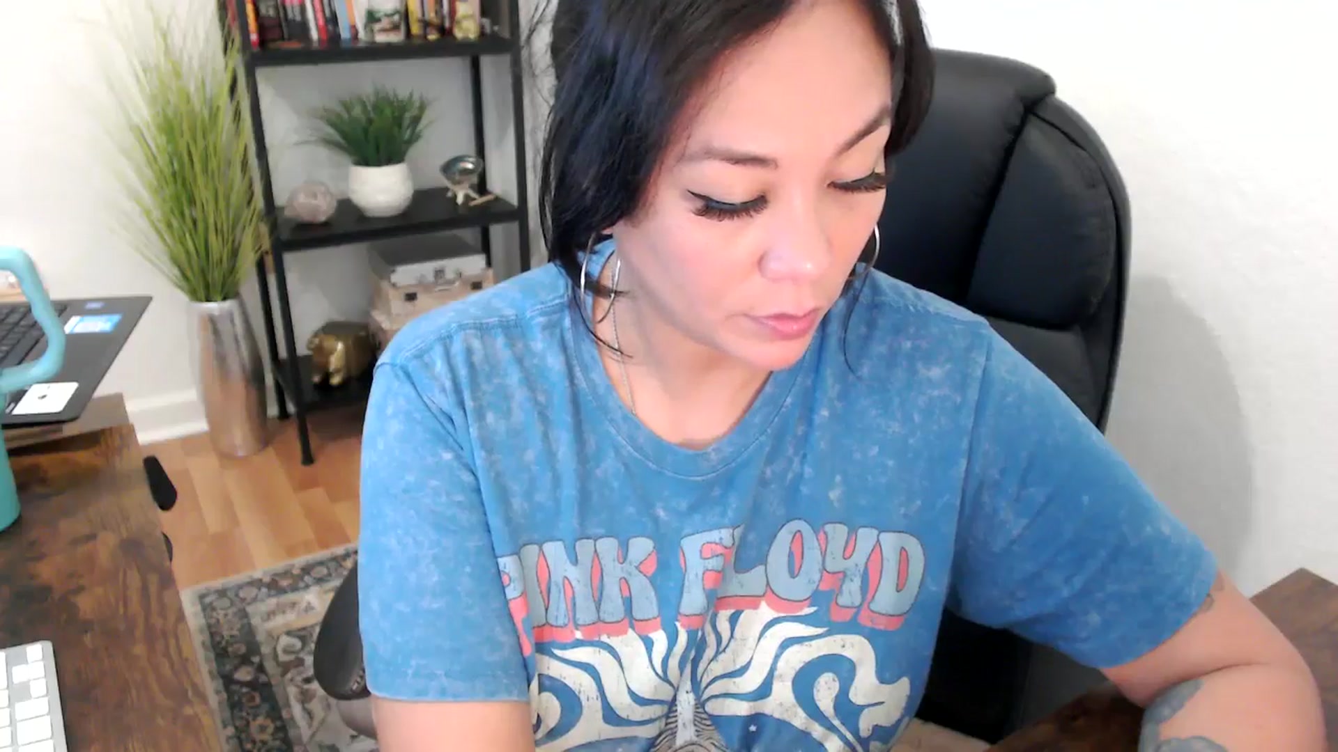 Gallery image thumbnail from MickaylaMinx's myfreecams stream on, 11/27/2024, 19:21 image 9 of 20