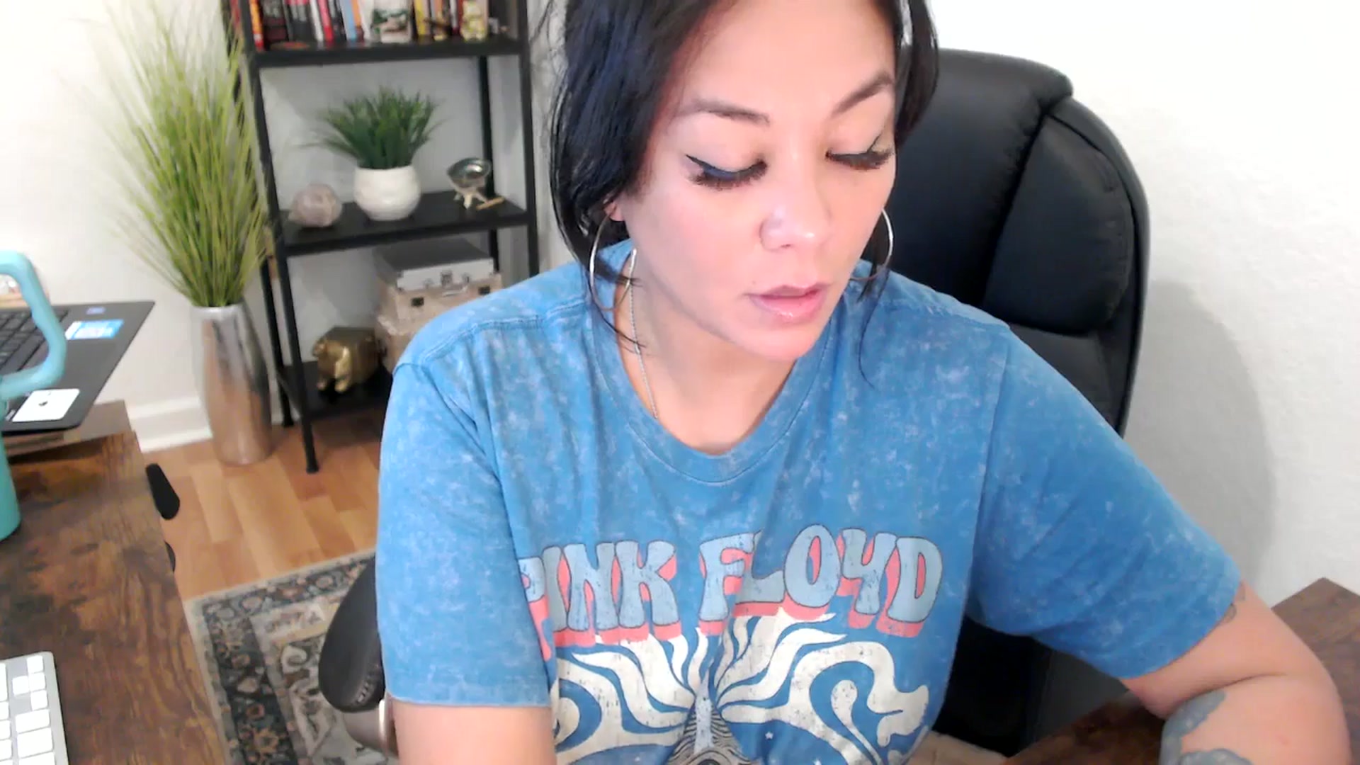 Gallery image thumbnail from MickaylaMinx's myfreecams stream on, 11/27/2024, 19:21 image 12 of 20