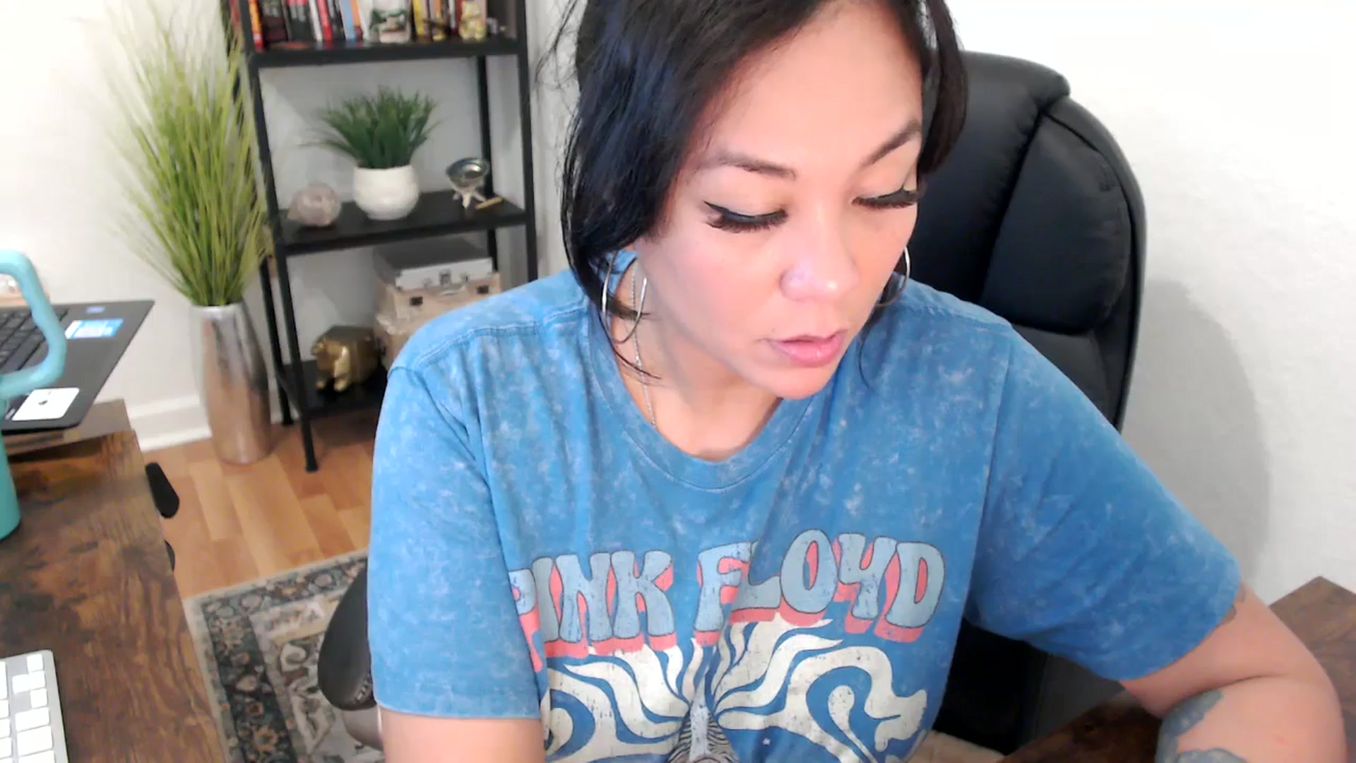 Gallery image thumbnail from MickaylaMinx's myfreecams stream on, 11/27/2024, 19:21 image 10 of 20
