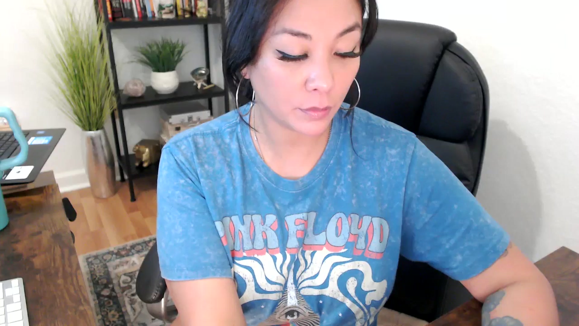Gallery image thumbnail from MickaylaMinx's myfreecams stream on, 11/27/2024, 19:21 image 3 of 20