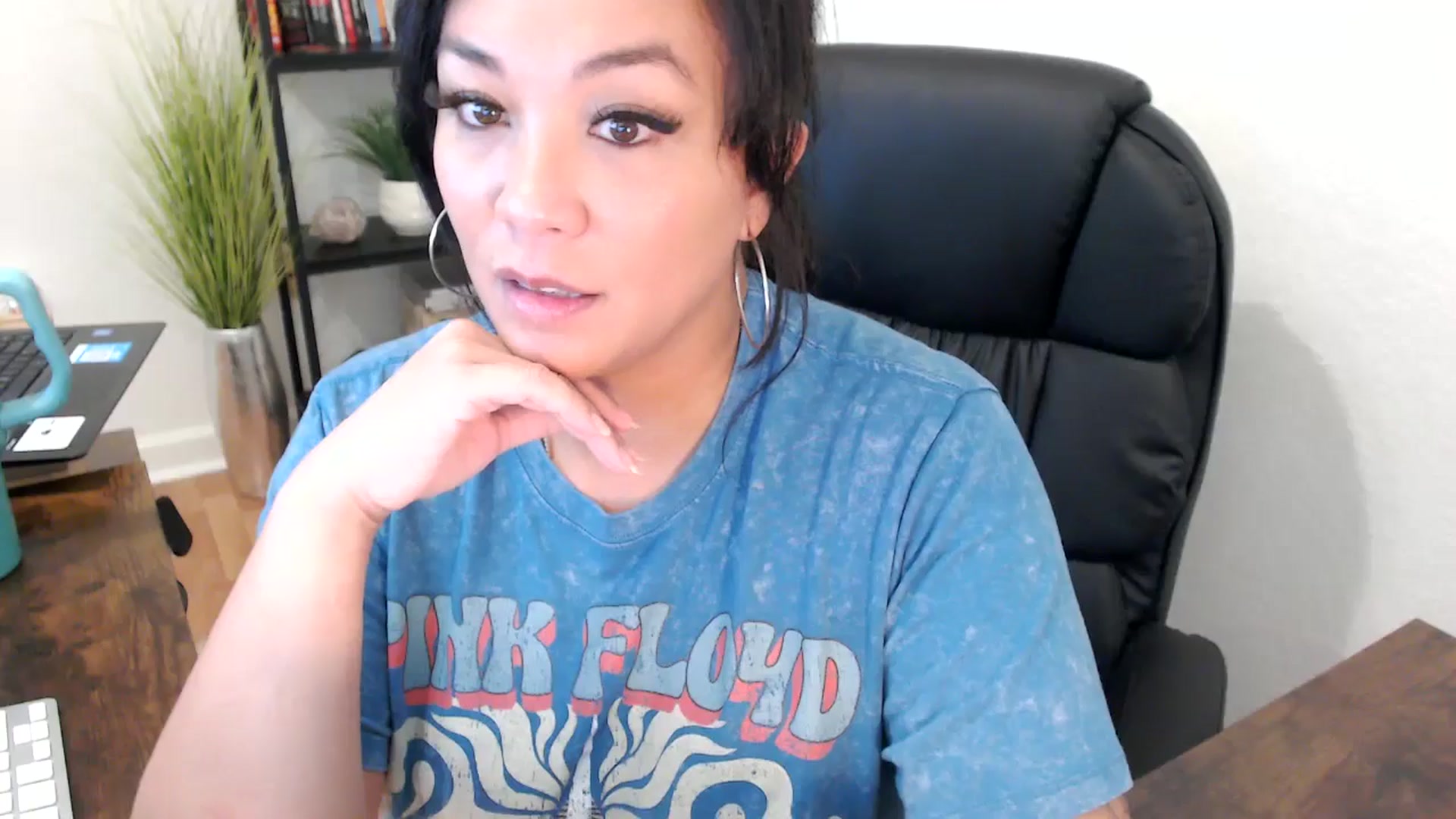 Gallery image thumbnail from MickaylaMinx's myfreecams stream on, 11/27/2024, 19:21 image 7 of 20