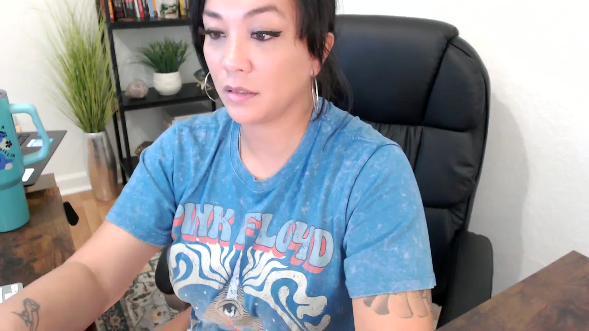 Gallery image thumbnail from MickaylaMinx's myfreecams stream on, 11/27/2024, 19:43 image 2 of 20