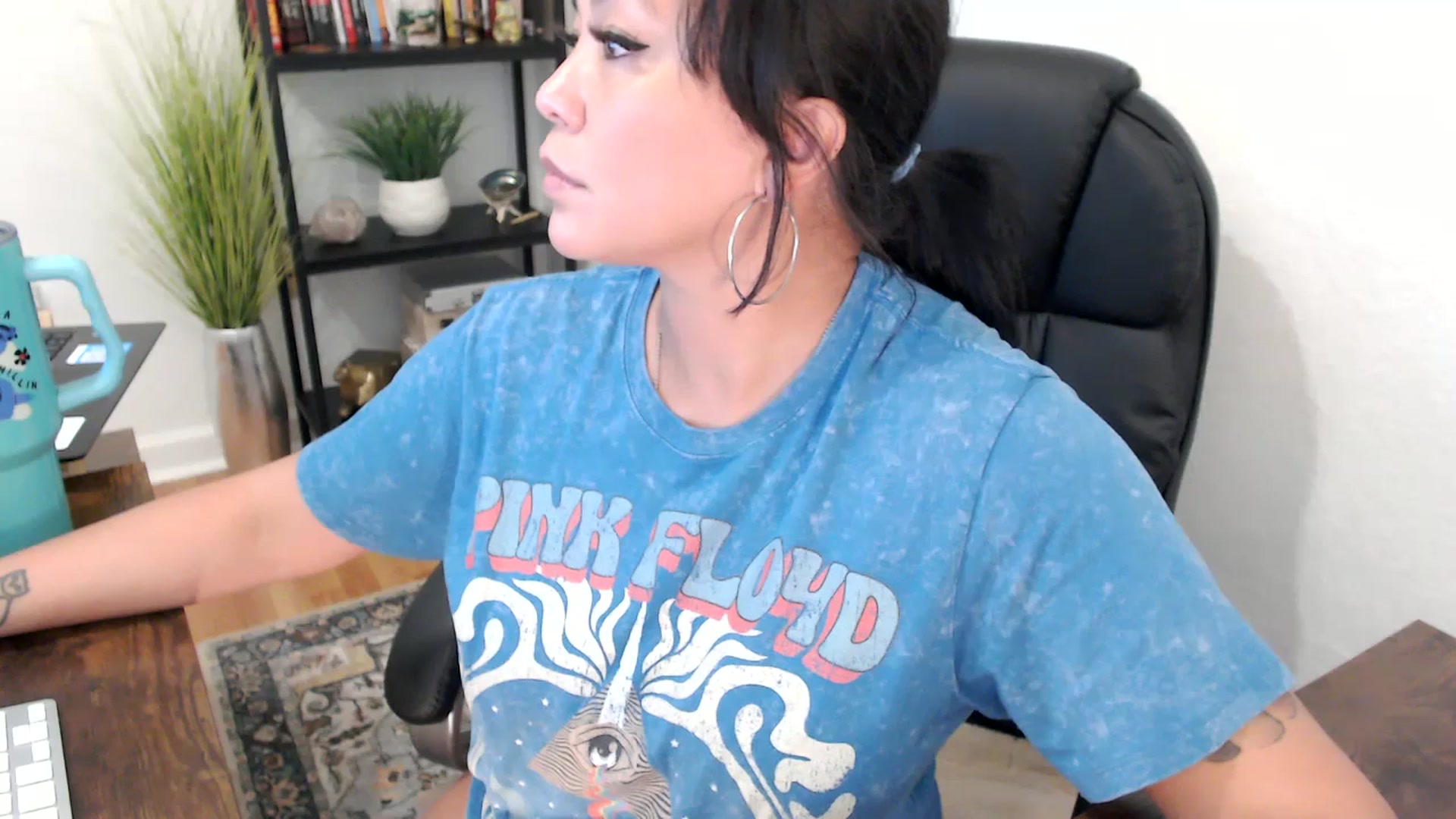 Gallery image thumbnail from MickaylaMinx's myfreecams stream on, 11/27/2024, 19:43 image 6 of 20