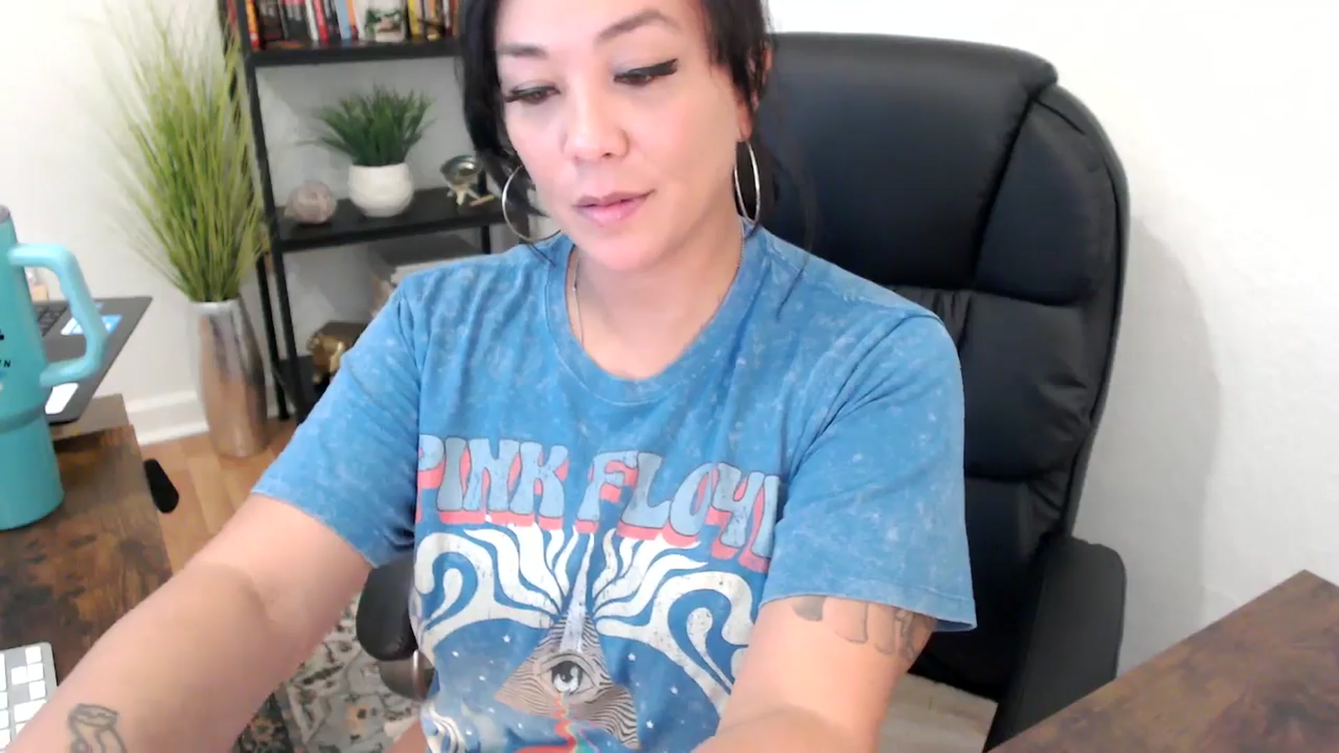 Gallery image thumbnail from MickaylaMinx's myfreecams stream on, 11/27/2024, 19:43 image 8 of 20