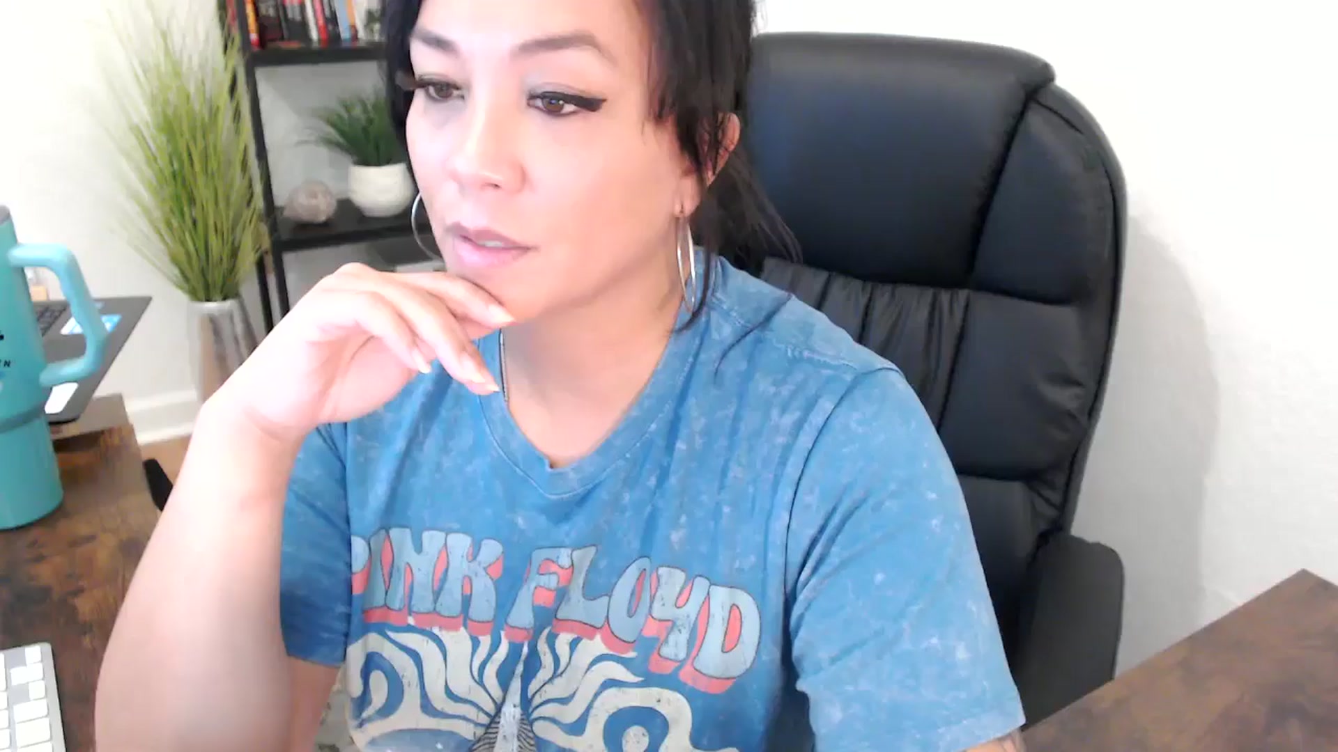 Gallery image thumbnail from MickaylaMinx's myfreecams stream on, 11/27/2024, 19:43 image 10 of 20