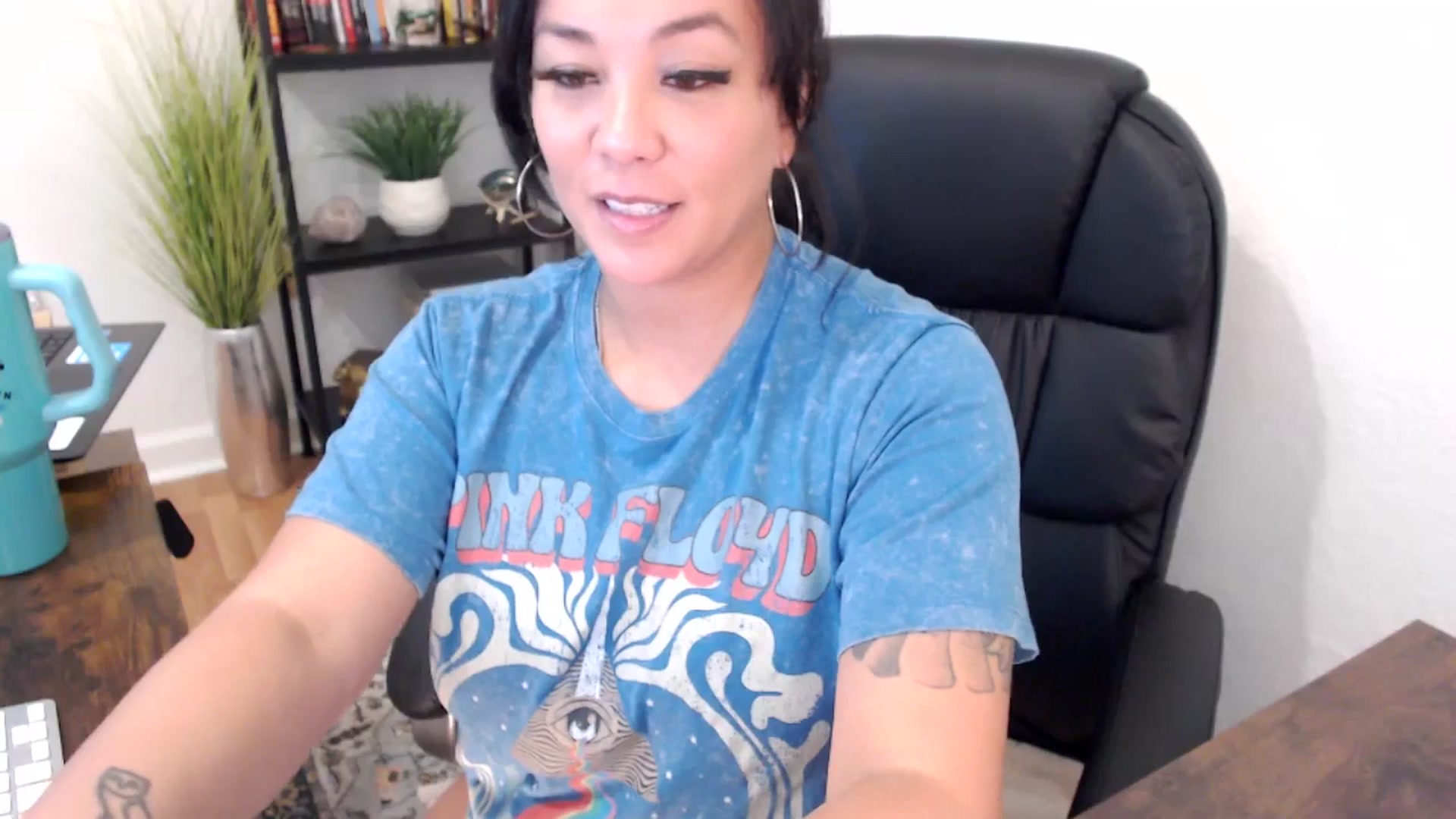 Gallery image thumbnail from MickaylaMinx's myfreecams stream on, 11/27/2024, 19:43 image 12 of 20