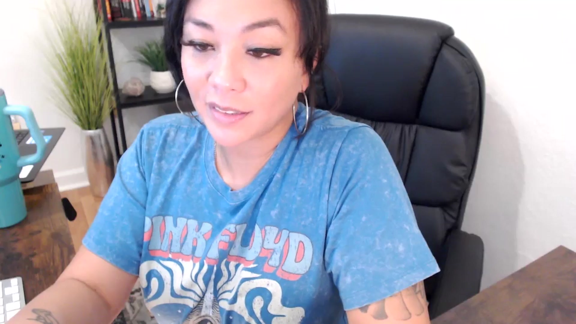 Gallery image thumbnail from MickaylaMinx's myfreecams stream on, 11/27/2024, 19:43 image 13 of 20