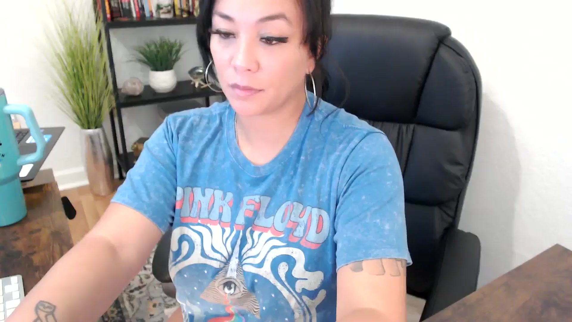 Gallery image thumbnail from MickaylaMinx's myfreecams stream on, 11/27/2024, 19:43 image 9 of 20