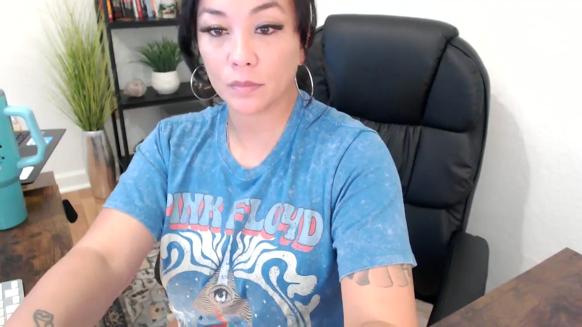 Gallery image thumbnail from MickaylaMinx's myfreecams stream on, 11/27/2024, 19:43 image 11 of 20