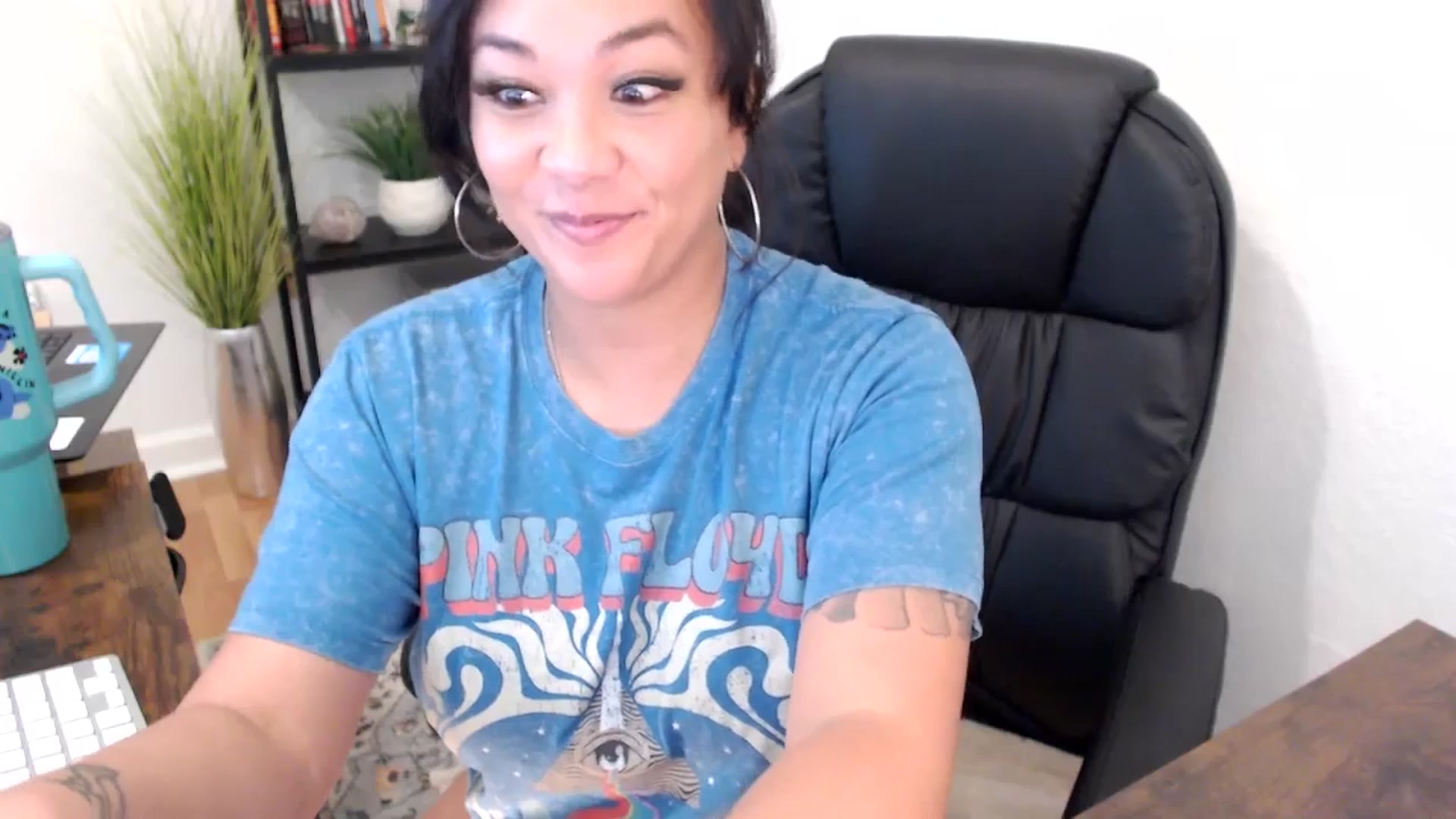 Gallery image thumbnail from MickaylaMinx's myfreecams stream on, 11/27/2024, 19:57 image 15 of 20
