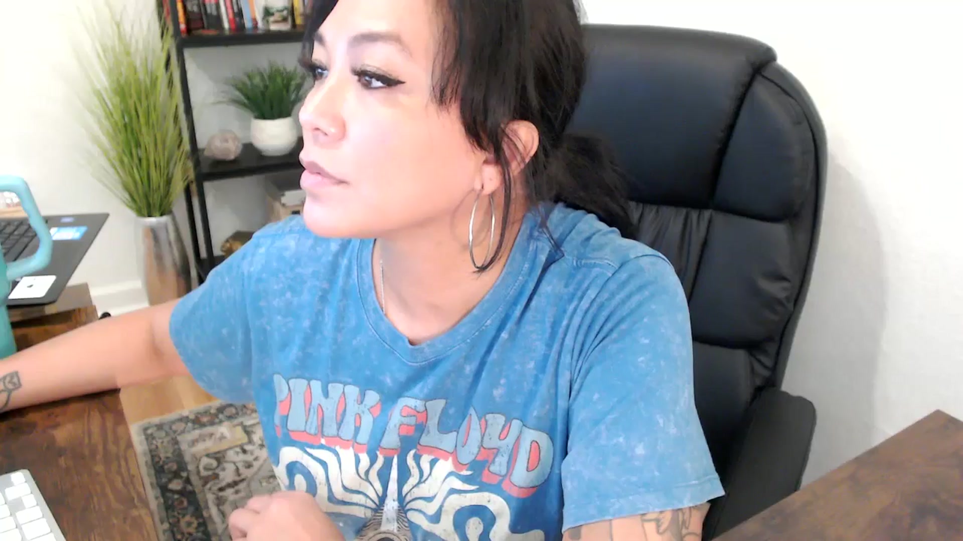 Gallery image thumbnail from MickaylaMinx's myfreecams stream on, 11/27/2024, 19:57 image 13 of 20