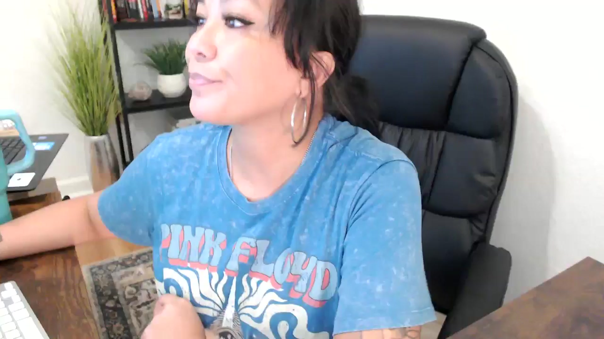 Gallery image thumbnail from MickaylaMinx's myfreecams stream on, 11/27/2024, 19:57 image 4 of 20