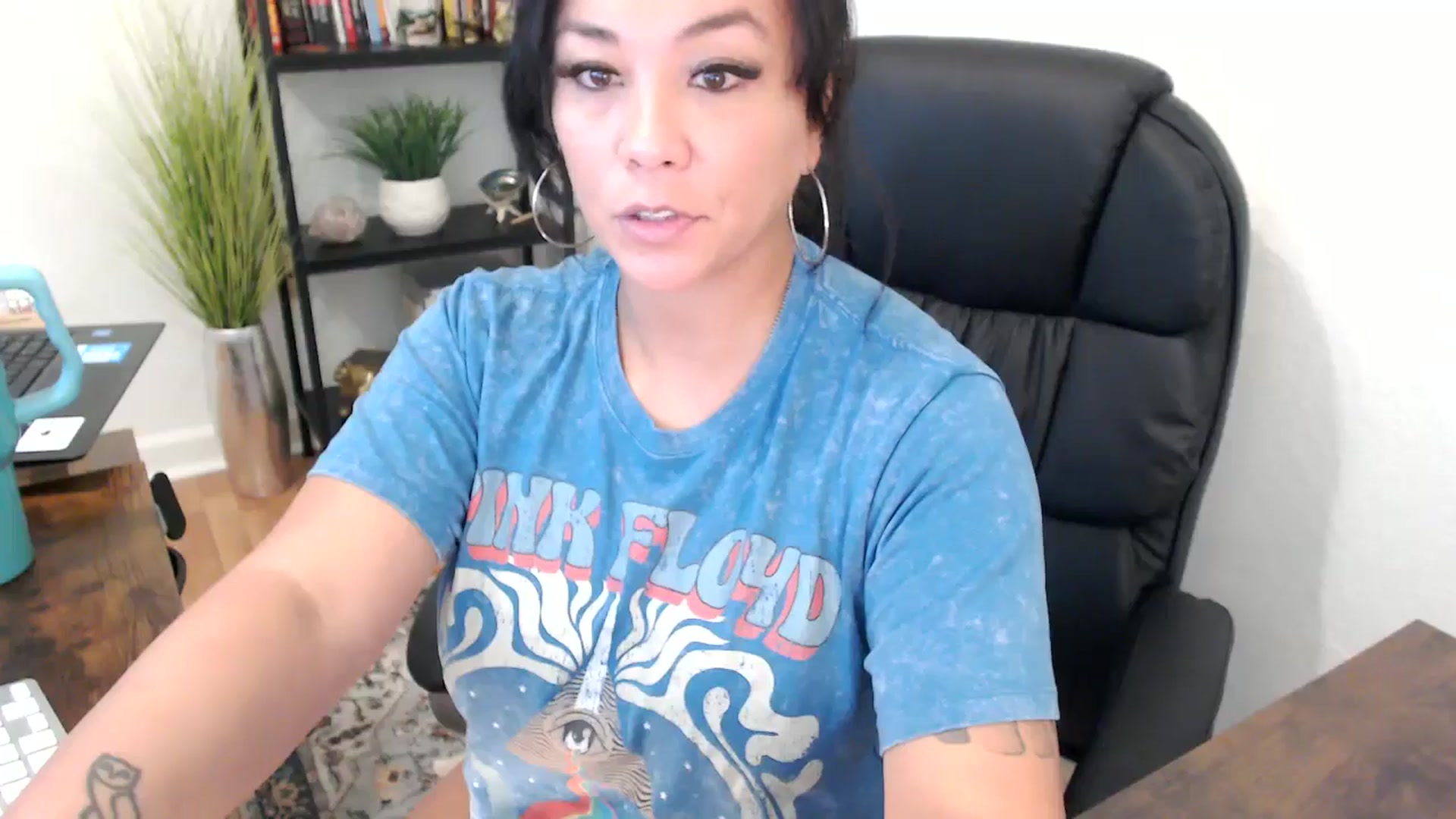 Gallery image thumbnail from MickaylaMinx's myfreecams stream on, 11/27/2024, 19:57 image 9 of 20