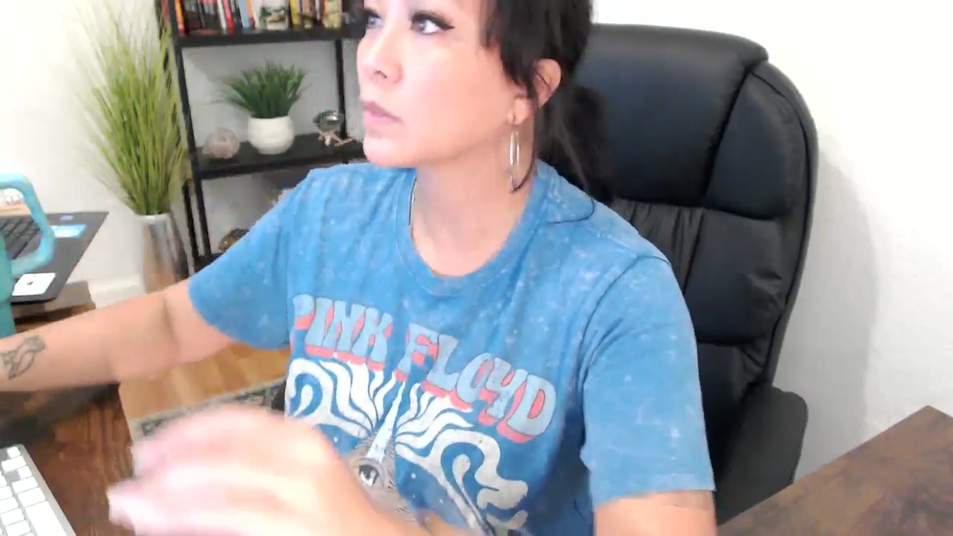 Gallery image thumbnail from MickaylaMinx's myfreecams stream on, 11/27/2024, 19:57 image 5 of 20