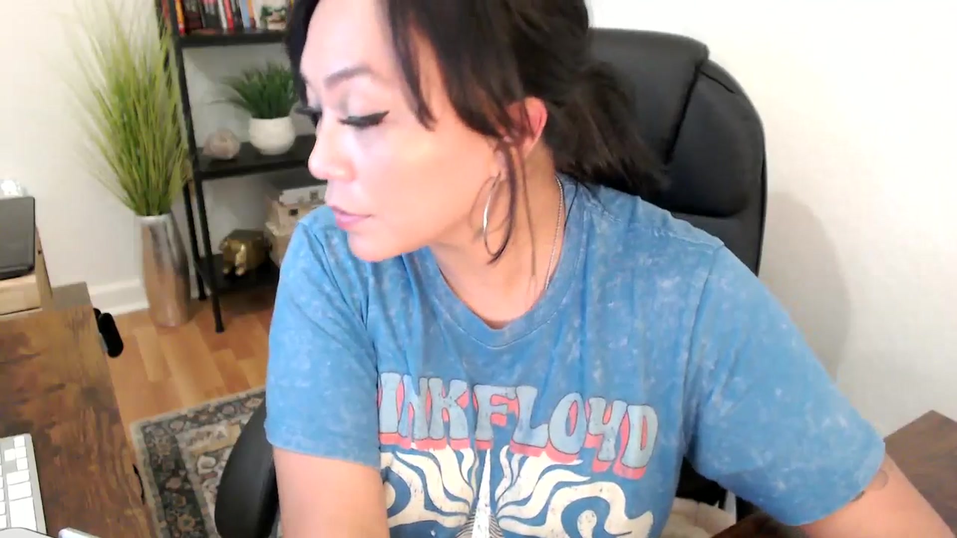 Gallery image thumbnail from MickaylaMinx's myfreecams stream on, 11/27/2024, 21:57 image 20 of 20