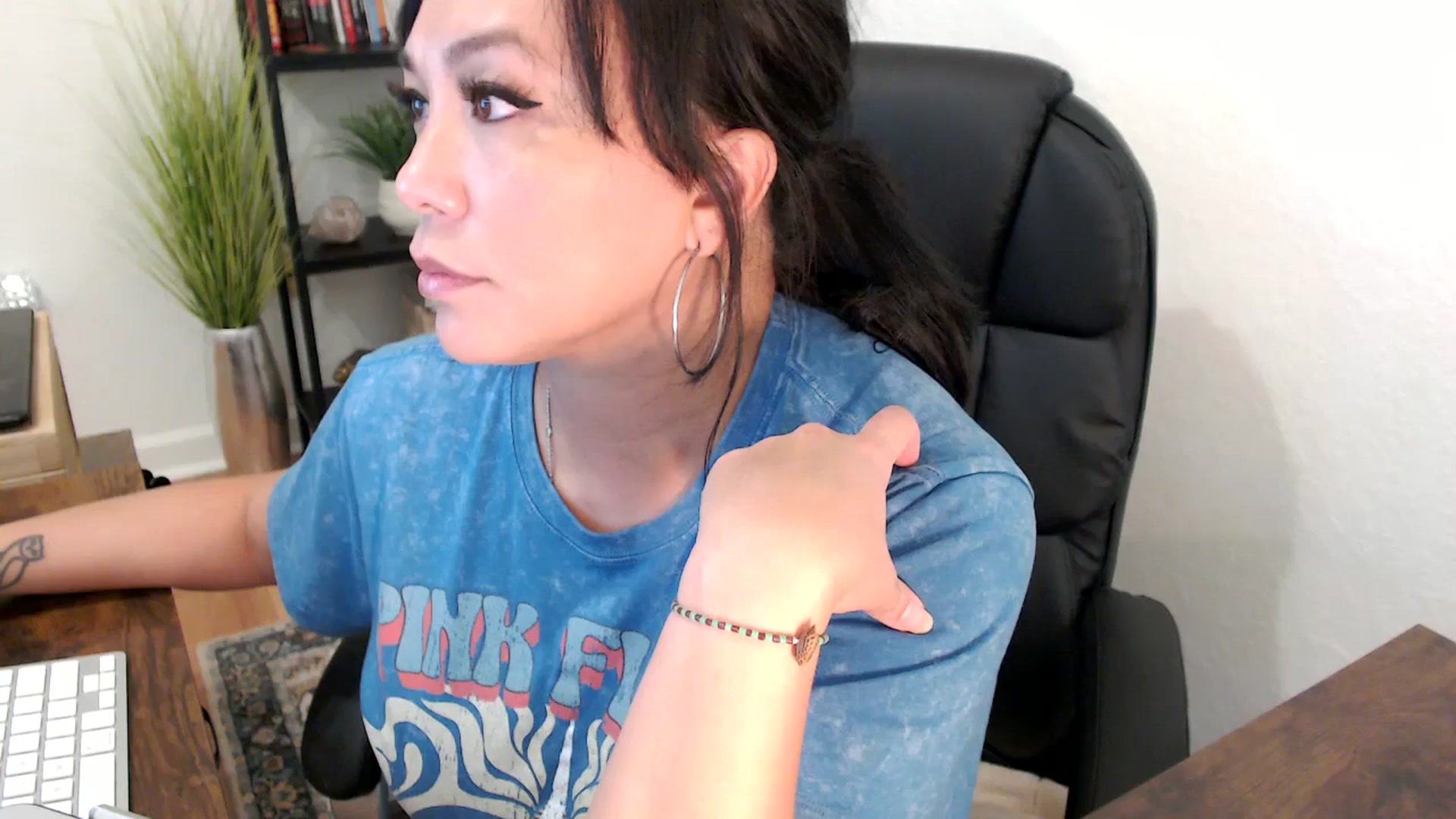 Gallery image thumbnail from MickaylaMinx's myfreecams stream on, 11/27/2024, 21:57 image 10 of 20