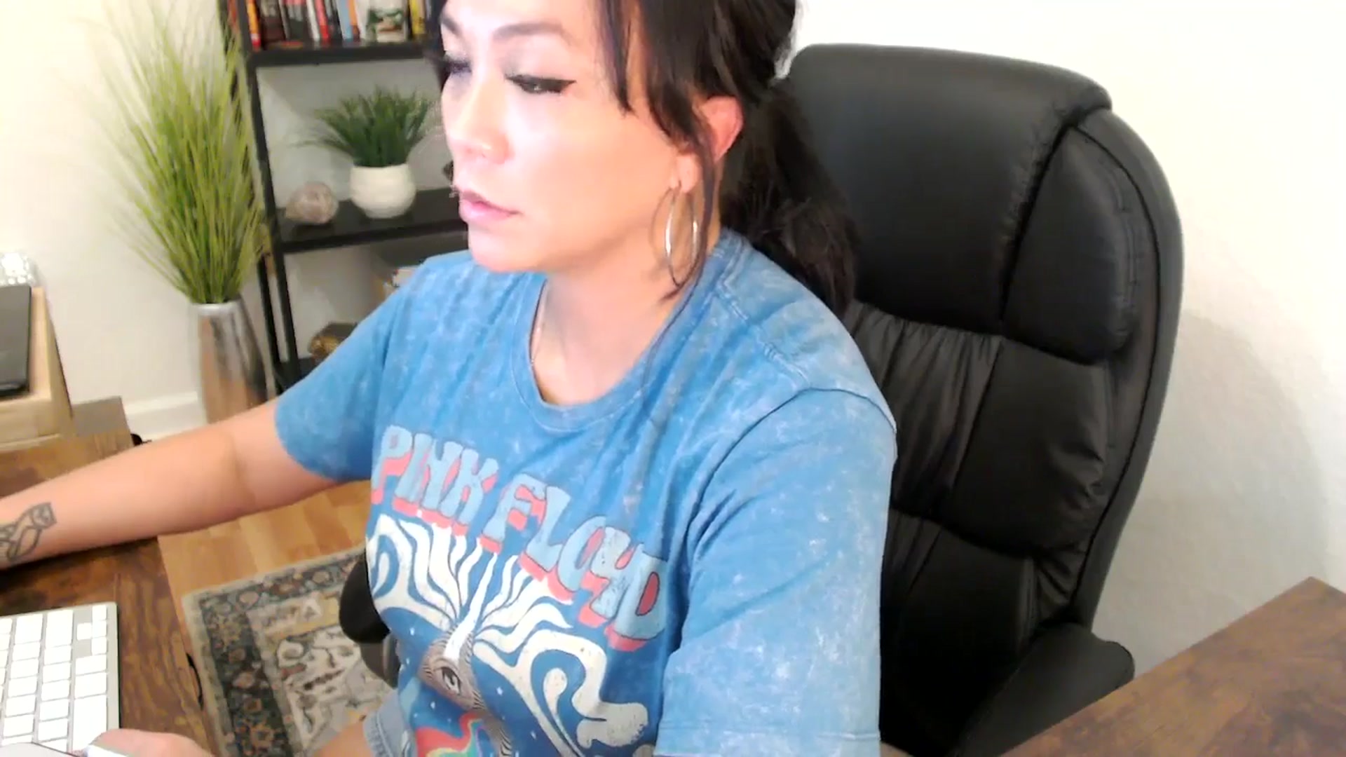 Gallery image thumbnail from MickaylaMinx's myfreecams stream on, 11/27/2024, 21:57 image 11 of 20